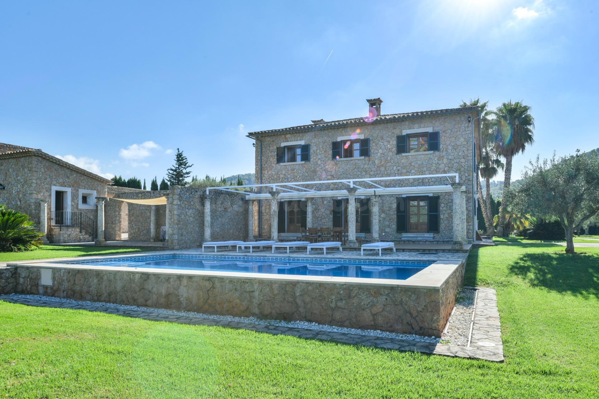 UNA VILLA ÚNICA EN ALARÓ: 22.000 M2 DE NATURALEZA, PRIVACIDAD Y TRANQUILIDAD