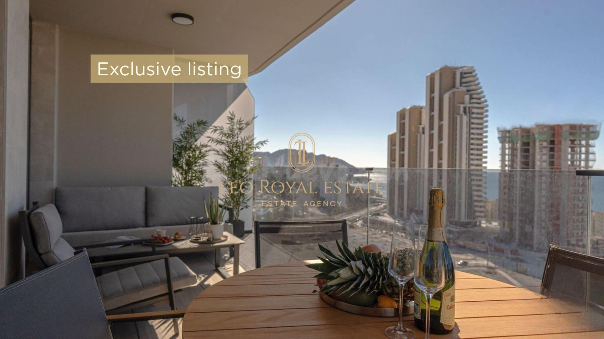 Lujoso apartamento amueblado con vistas panorámicas al mar, listo para entrar a vivir o para alquilar de inmediato.