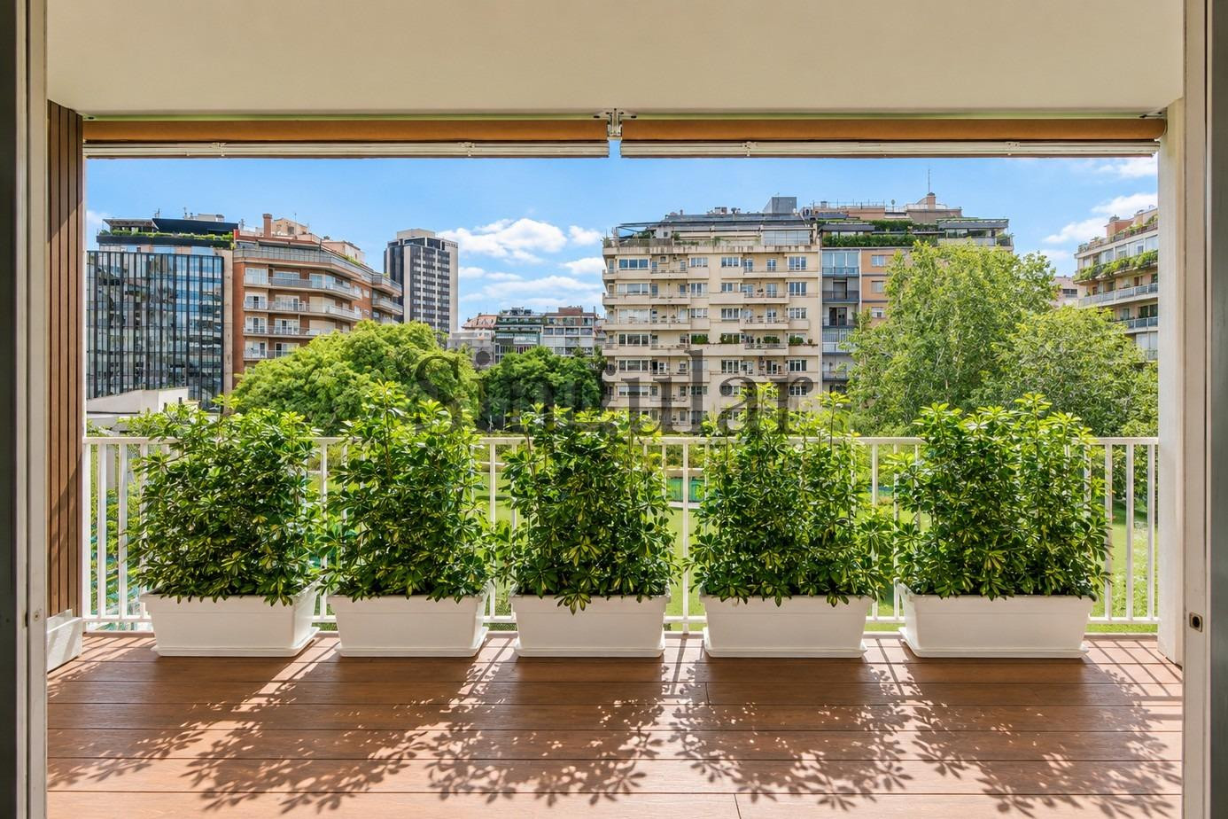 Exclusiva vivienda reformada con terraza en Turó Park