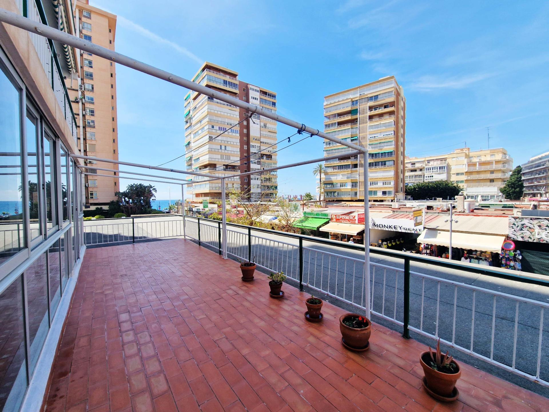 Amplio piso con terraza a 50 m de la Playa de Levante