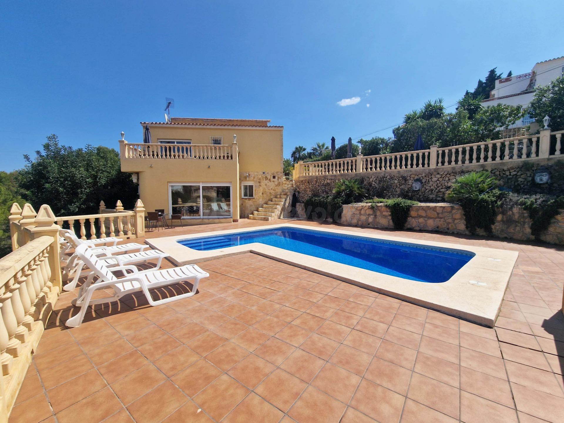 Chalet independiente en La Nucía, con piscina y vistas