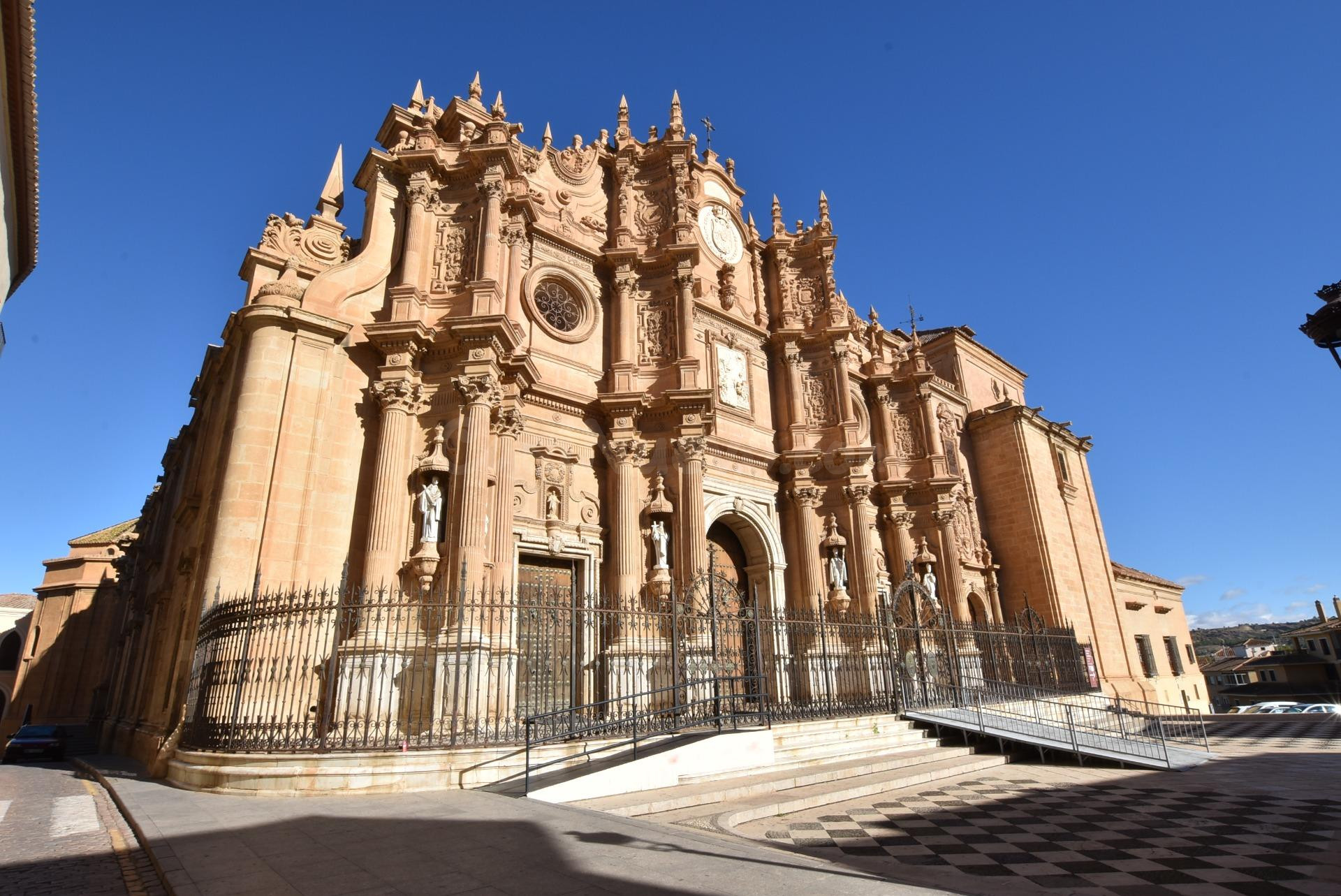 DETRÁS DE LA CATEDRAL DE GUADIX