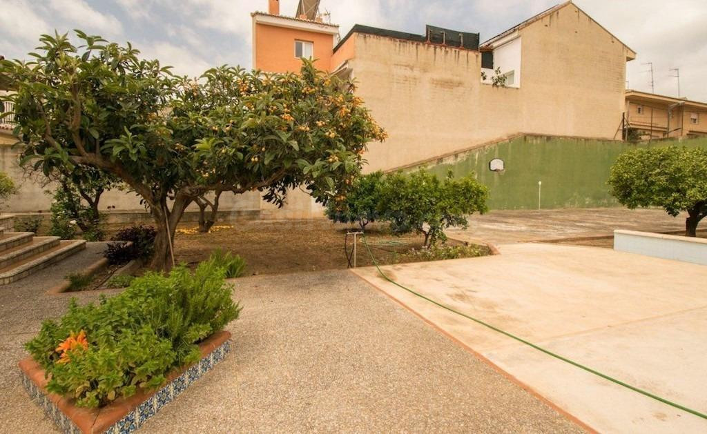 Parcela urbana de 203 m2 en el núcleo de La Pobla de Vallbona