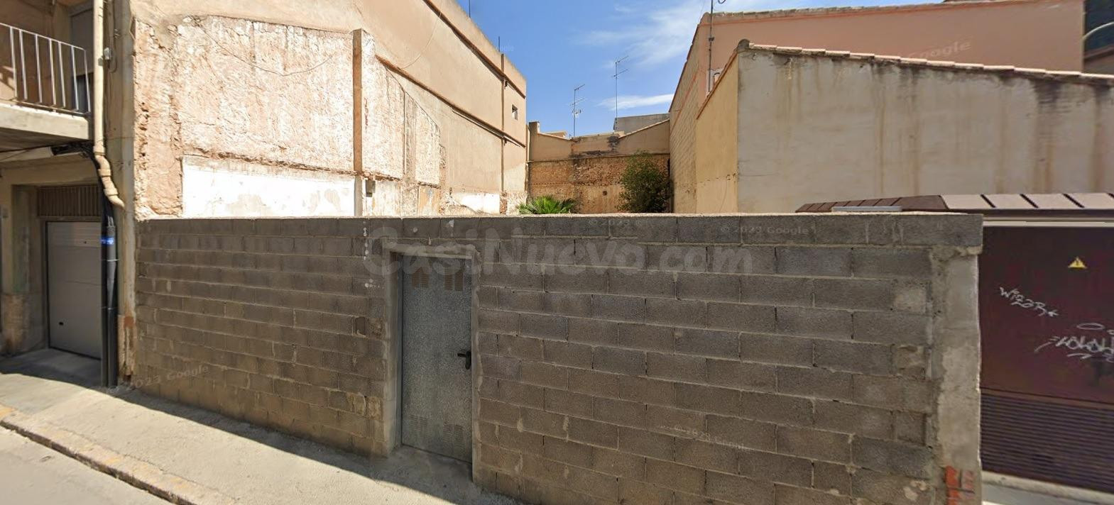 Solar urbano de 157m2  en  el centro de la Pobla de Vallbona