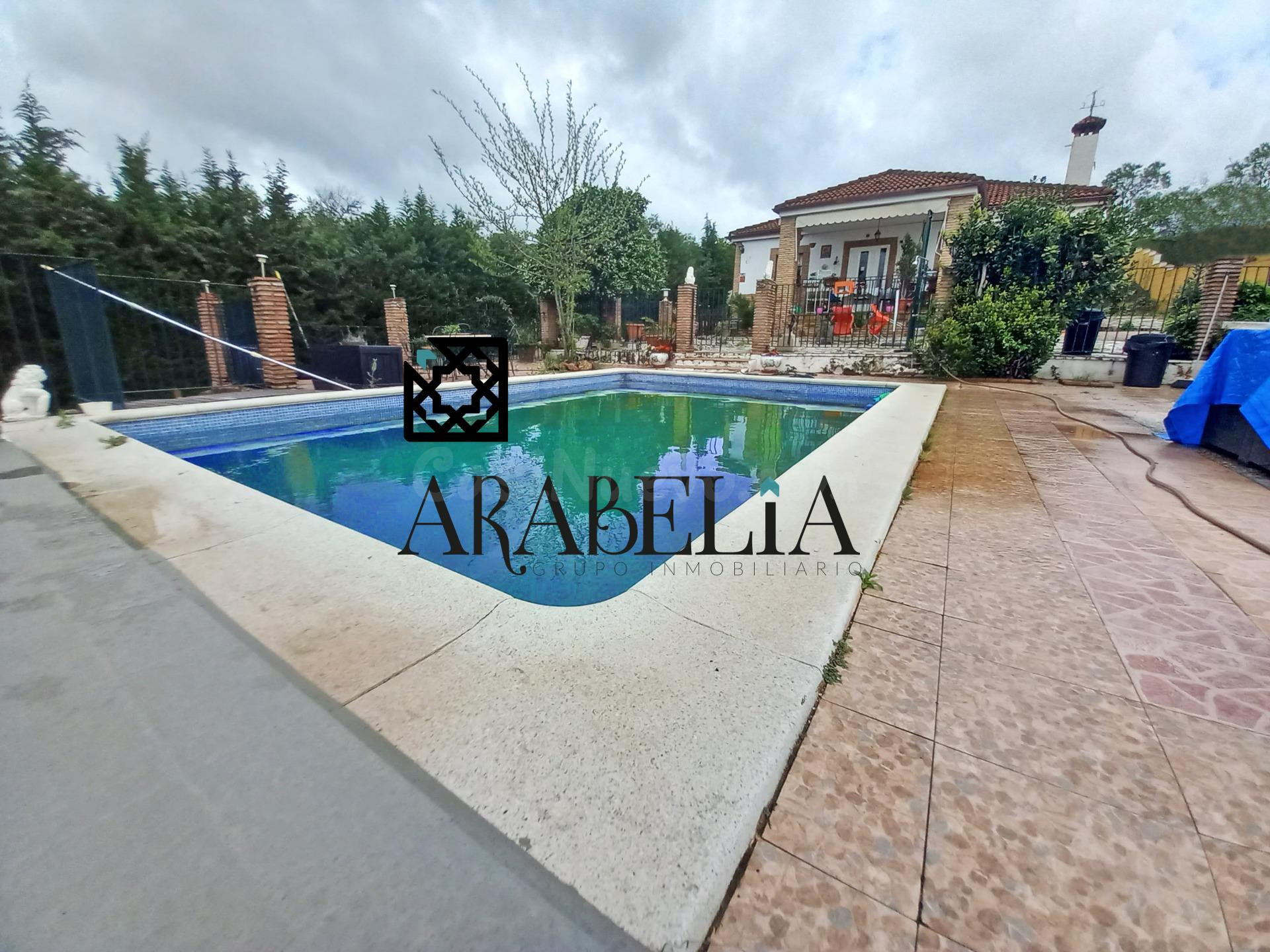 MAGNÍFICO CHALET NO HIPOTECABLE EN LA COLINA