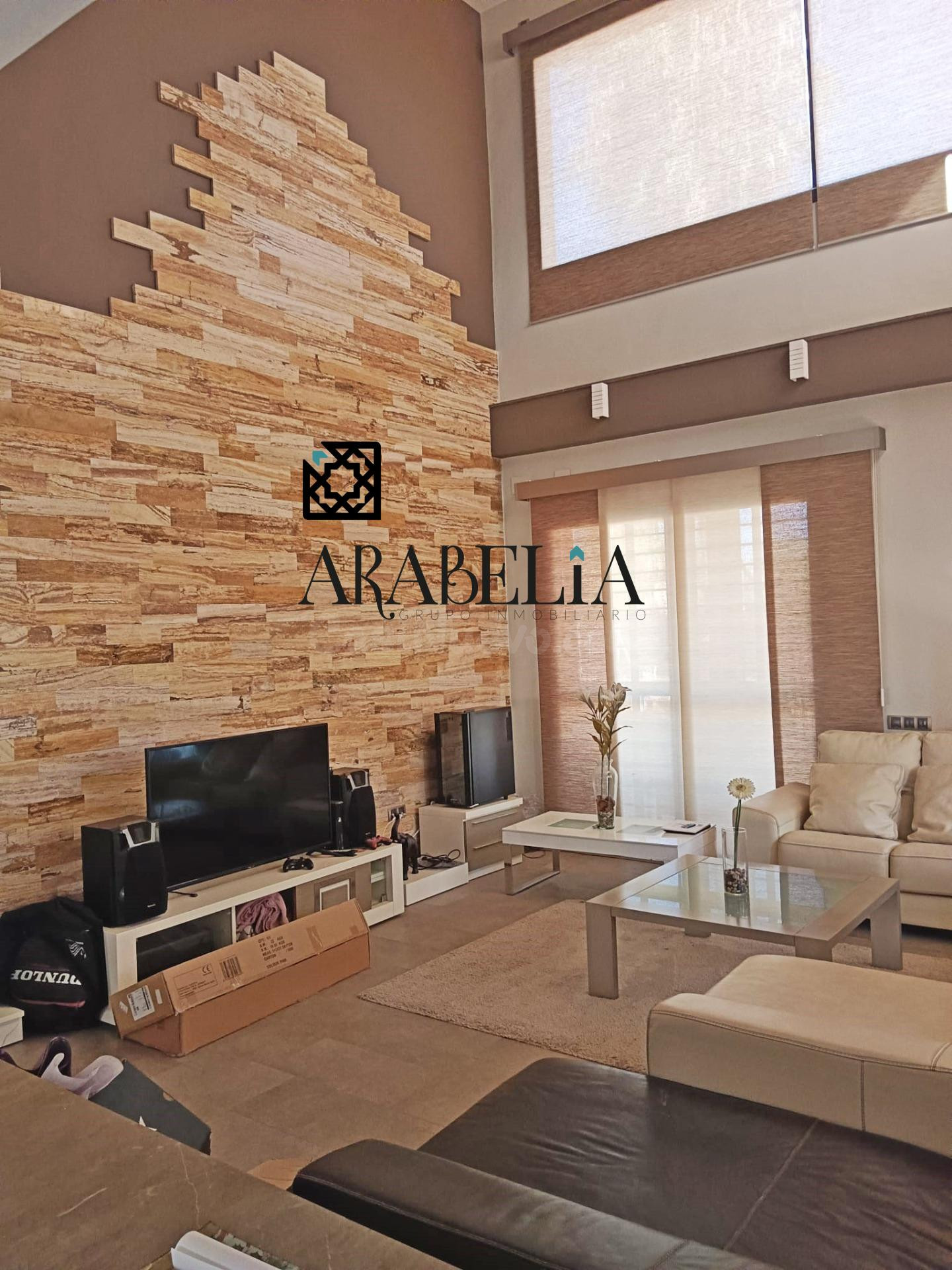 IMPRESIONANTE CHALET EN LA CARLOTA