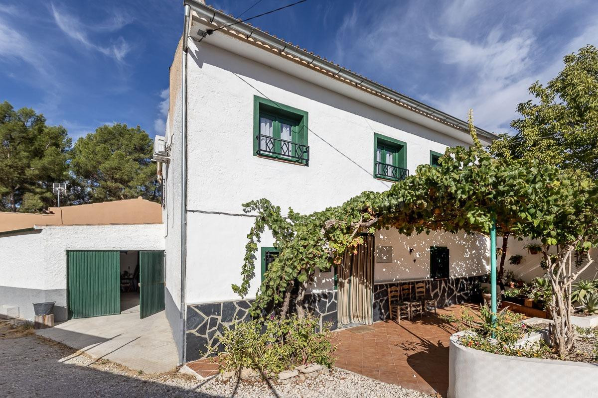 GR3928 - Casa de pueblo independiente reformada de 4 dormitorios a 2 minutos a pie del pantano