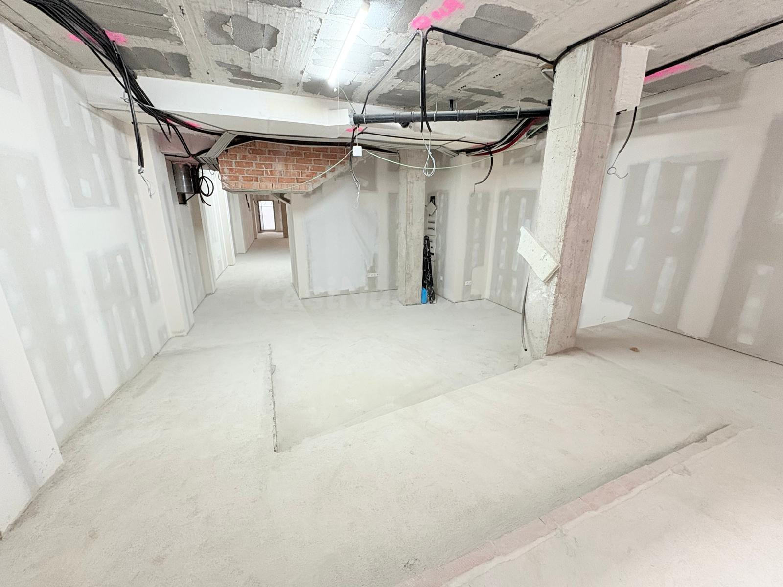 Local comercial 216m² en alquiler - El Centre