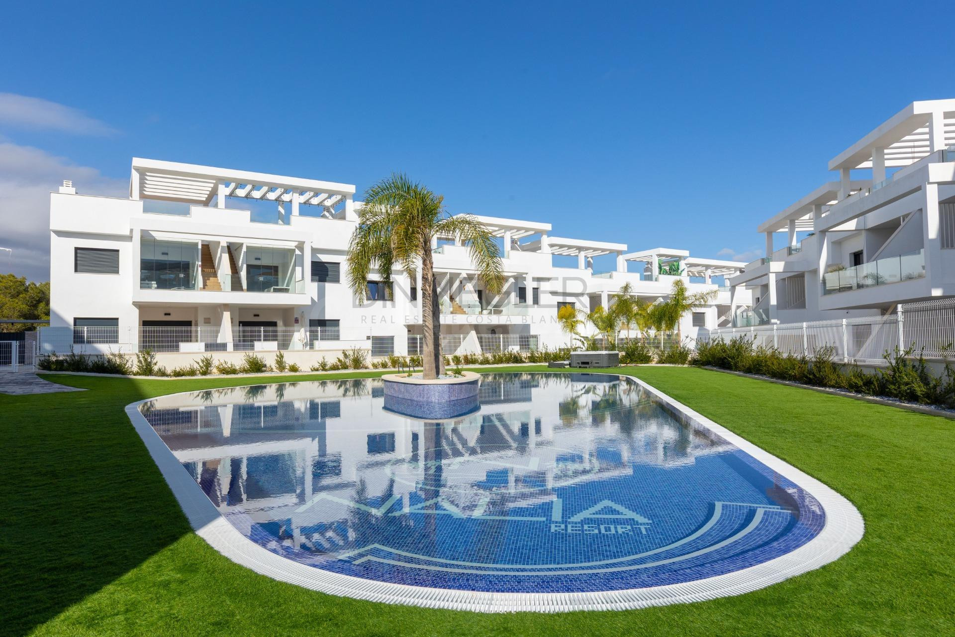 Ático con solárium privado y vistas de postal en Nalia Resort – Los Balcones, Torrevieja