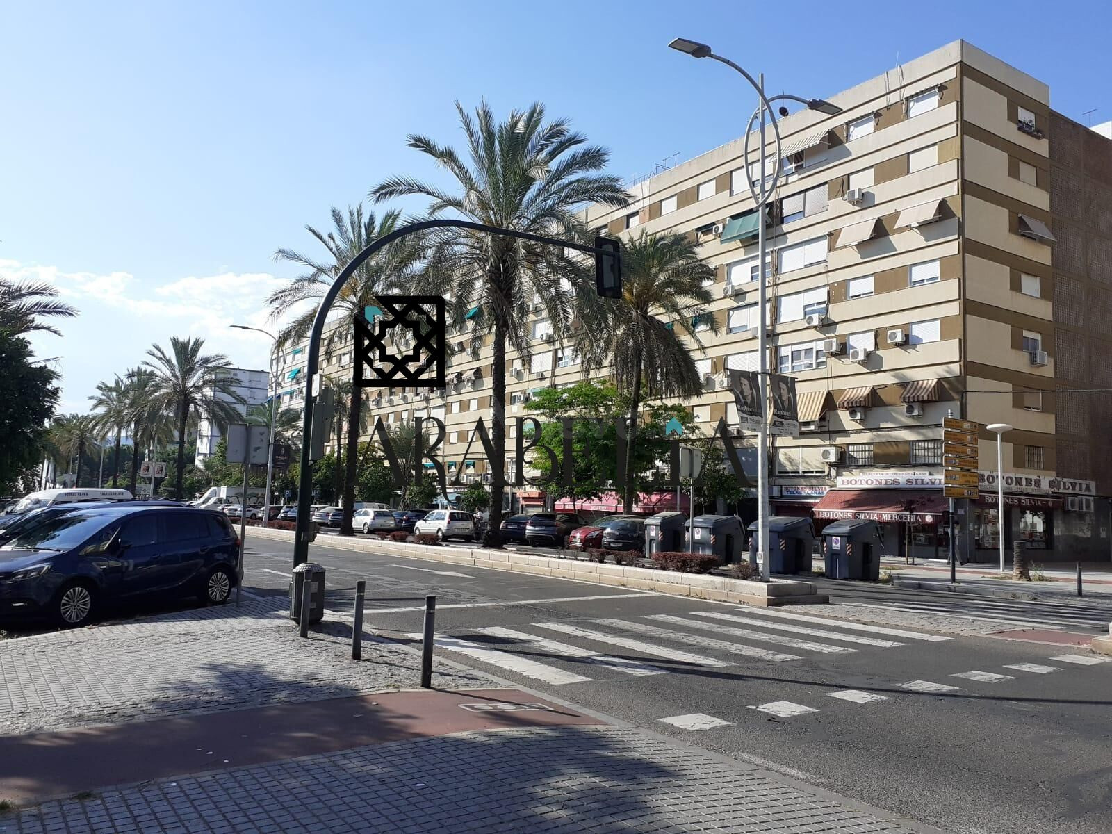 LOCAL COMERCIAL AVENIDA GRANADA