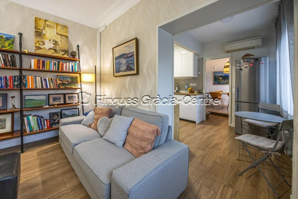 Casa en venta en el centro de Sabadell - foto 2