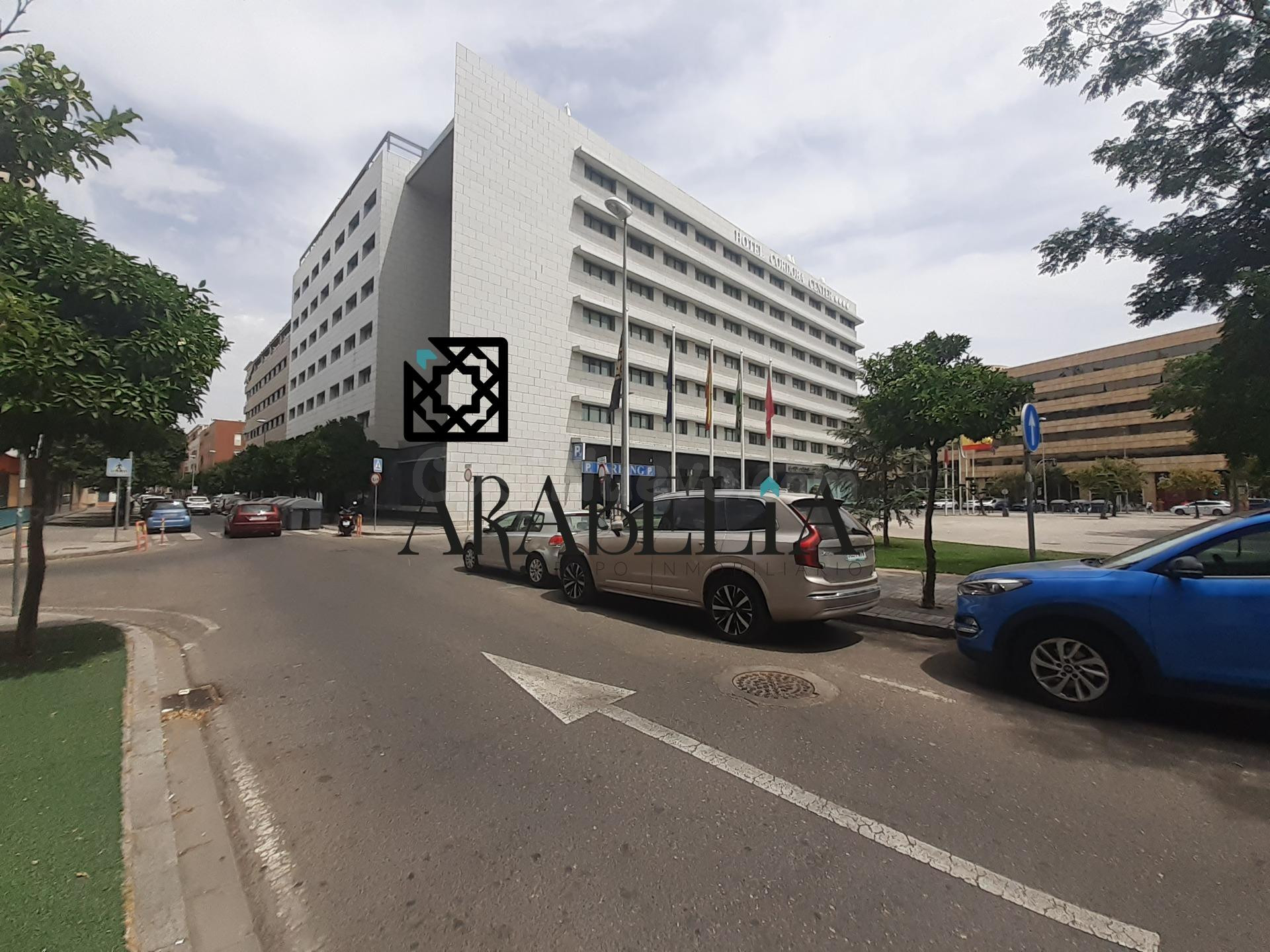 ¡EXCLUSIVA! AMPLIO PISO DE 4 DORMITORIOS EN HUERTA DE LA REINA
