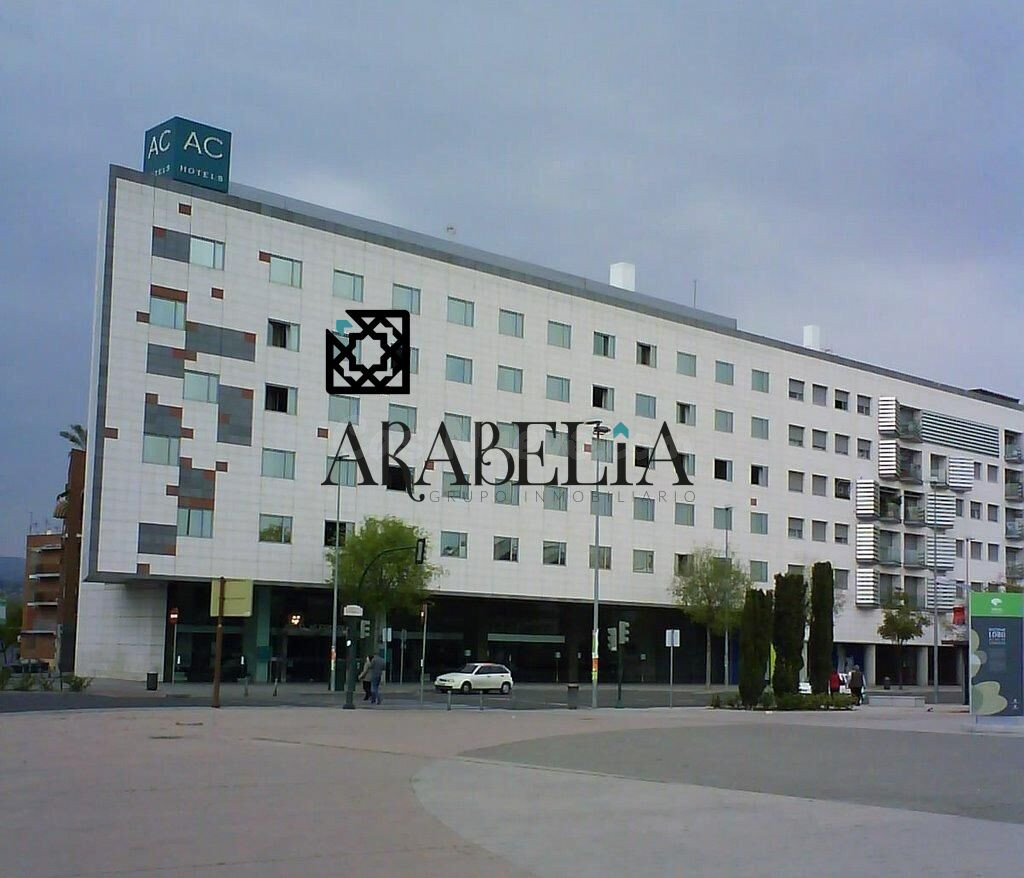 EXCLUSIVA VIVIENDA EN VIAL NORTE