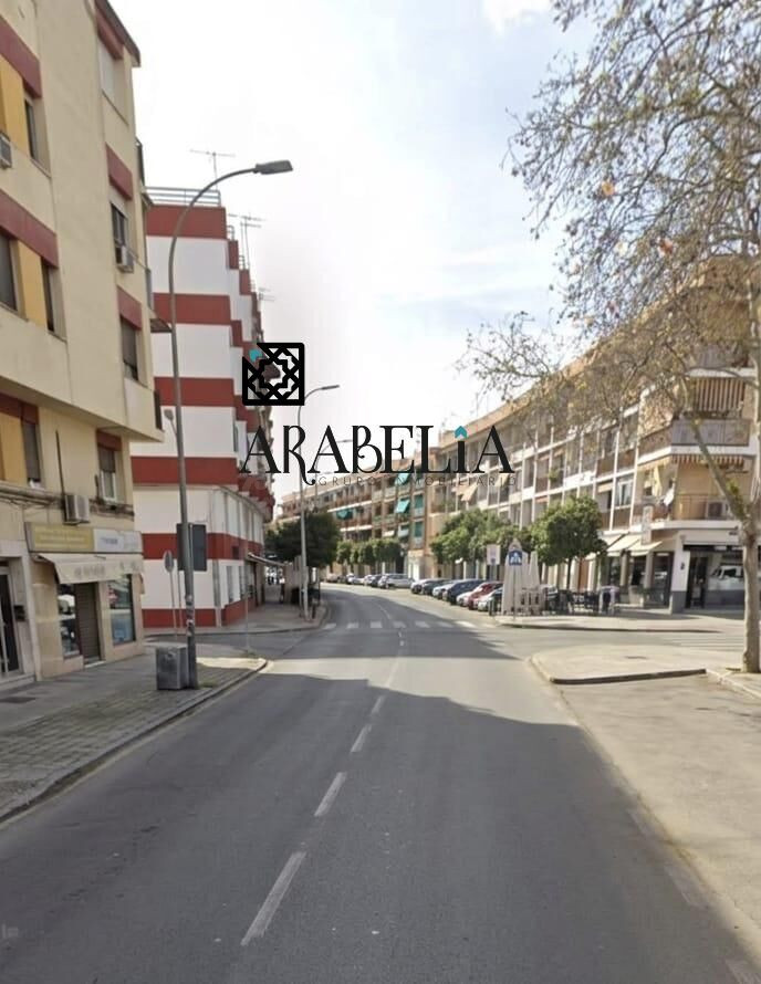 ¡Oportunidad Única en Santa Rosa! Local Comercial Amplio por €174.900