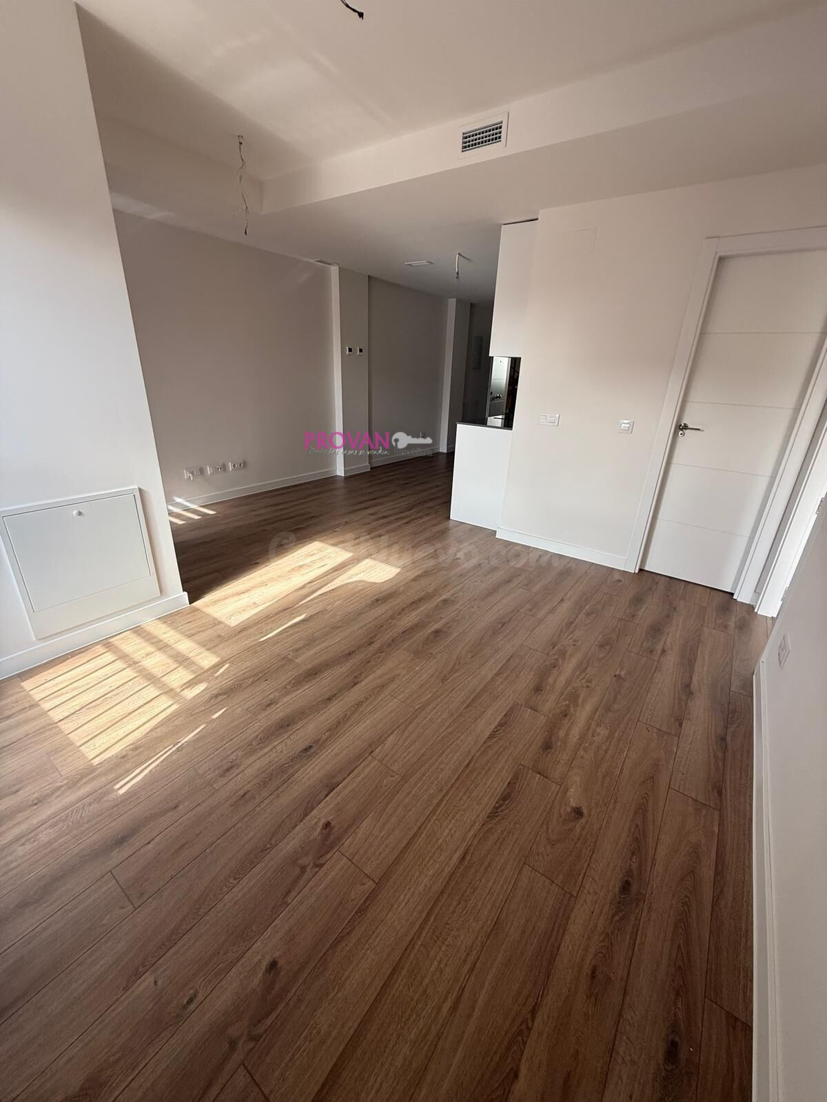 APARTAMENTO A ESTRENAR EN PLENO CENTRO. AMPLIO DORMITORIO, SALON COCINA INTEGRADOS Y TRASTERO!!