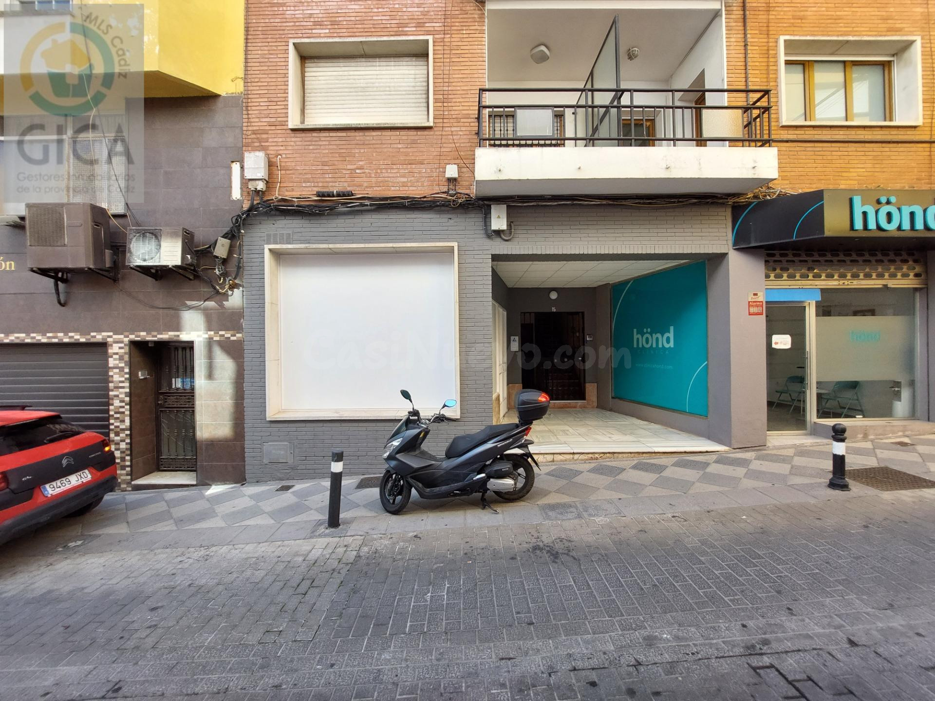 SE VENDE LOCAL COMERCIAL EN PLENO CENTRO DE ALGECIRAS – JUNTO A PLAZA ALTA