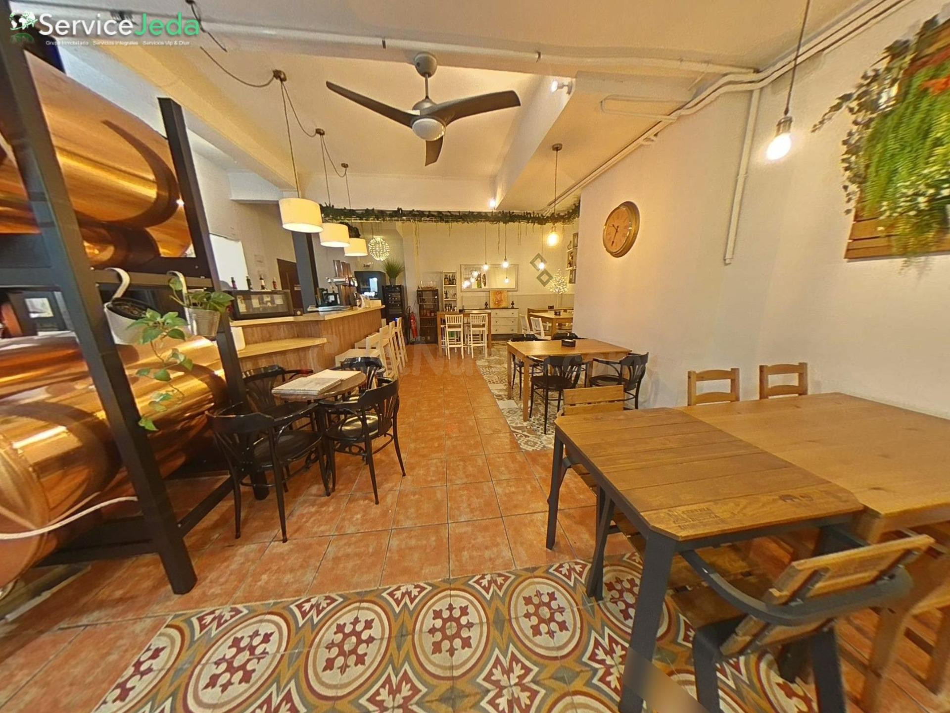 TRASPASO GASTRO BAR EN PLENO CENTRO DE EL VENDRELL