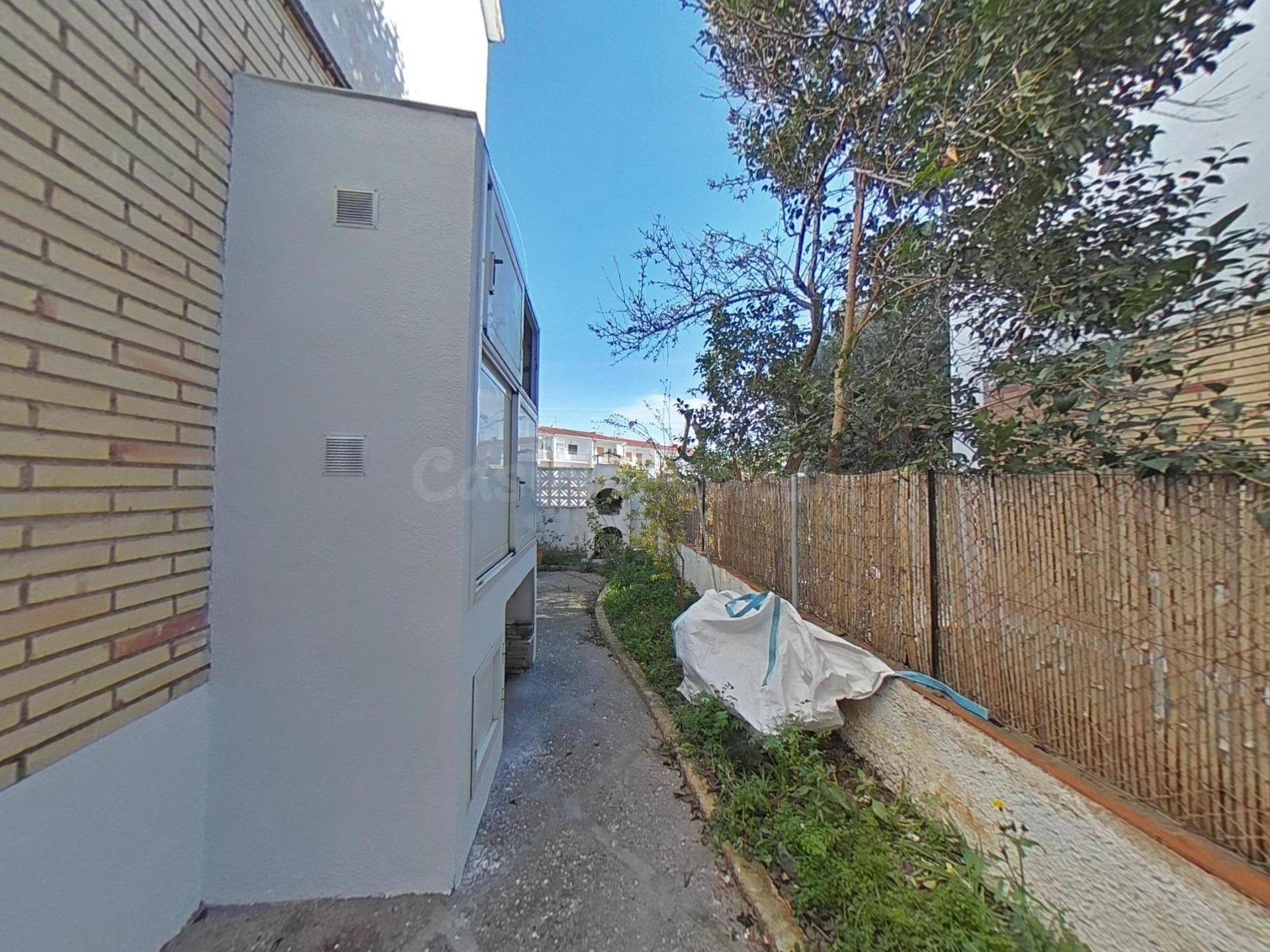 CASA PAREADA ESQUINERA EN VENTA EN COMA-RUGA – OPORTUNIDAD Ú - foto 2
