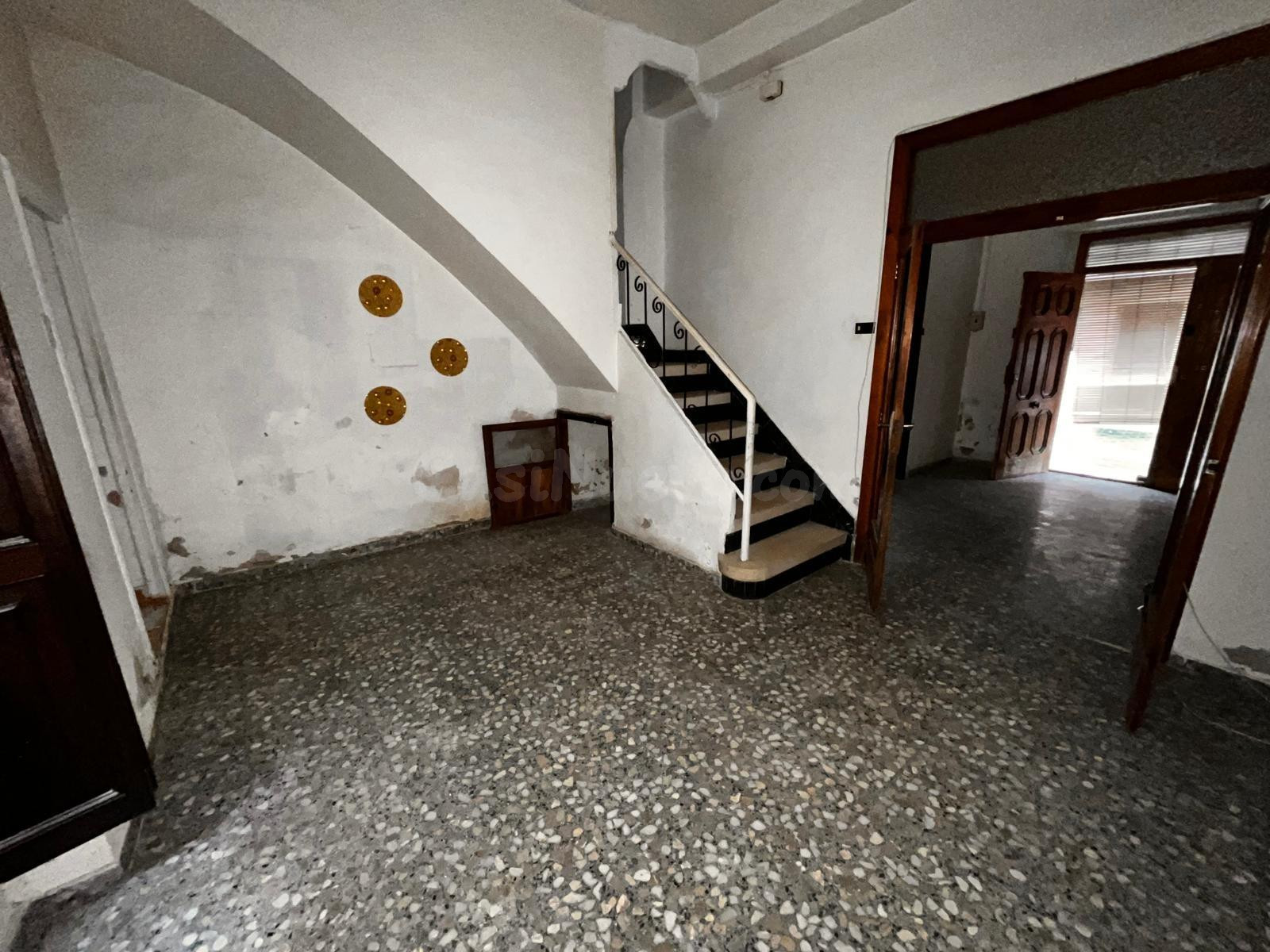 CASA CON FACHADA DE 6 METROS. CENTRO DE TAVERNES, PARA REFOR - foto 3