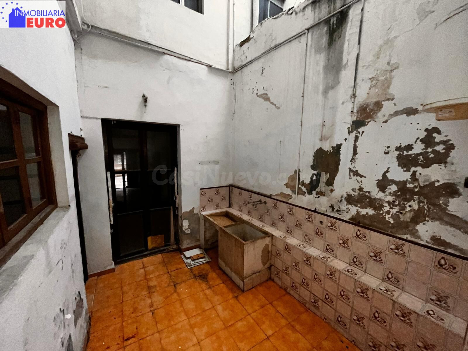 CASA CON FACHADA DE 6 METROS. CENTRO DE TAVERNES, PARA REFOR - foto 5