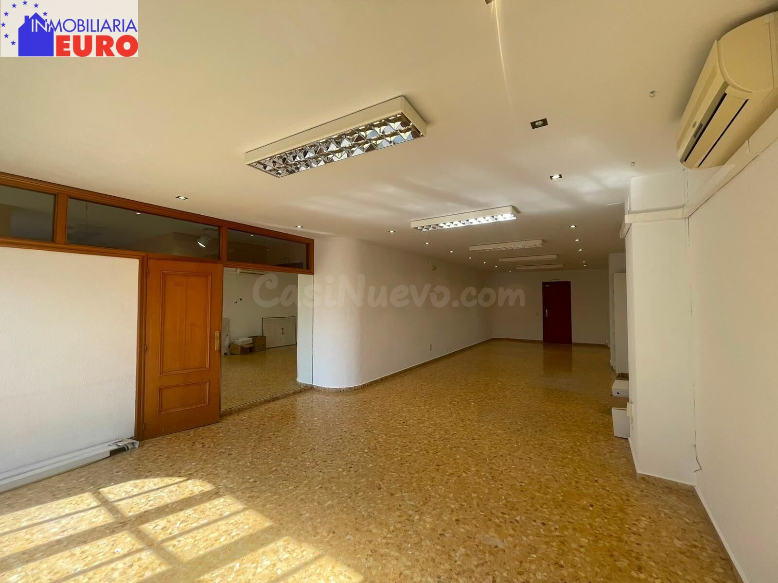 LOCAL COMERCIAL EN ENTRESUELO EN ALQUILER