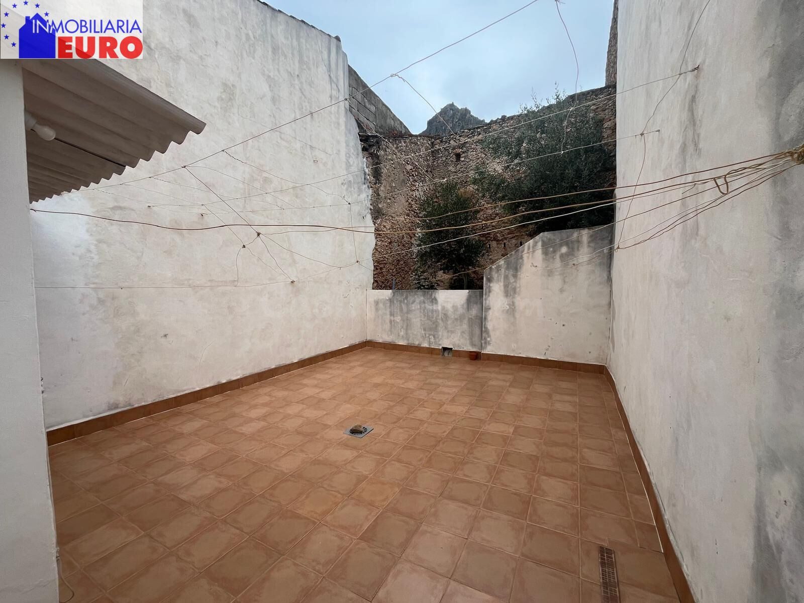 Casa REFORMADA en venta, con impresionante patio en Tavernes de la Valldigna
