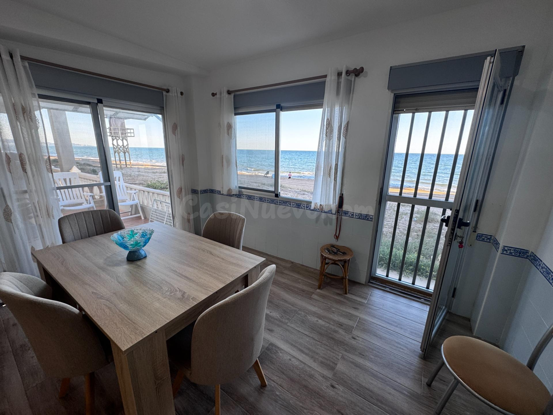ESPECTACULAR APARTAMENTO 1ª LINEA DE PLAYA CON ACCESSO AL MAR.- ZONA CENTRO