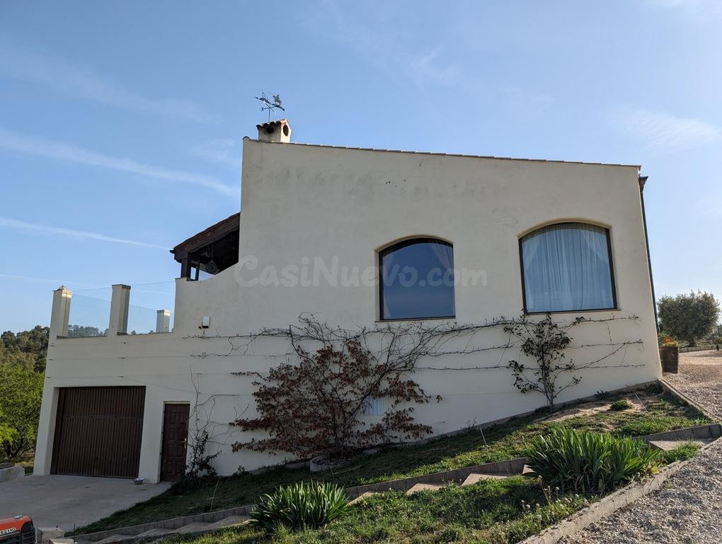 Casa de campo moderna con terreno