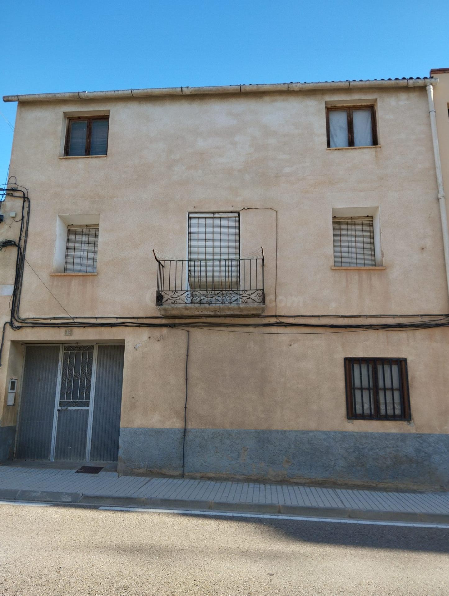Casa con patio en Valdeltormo