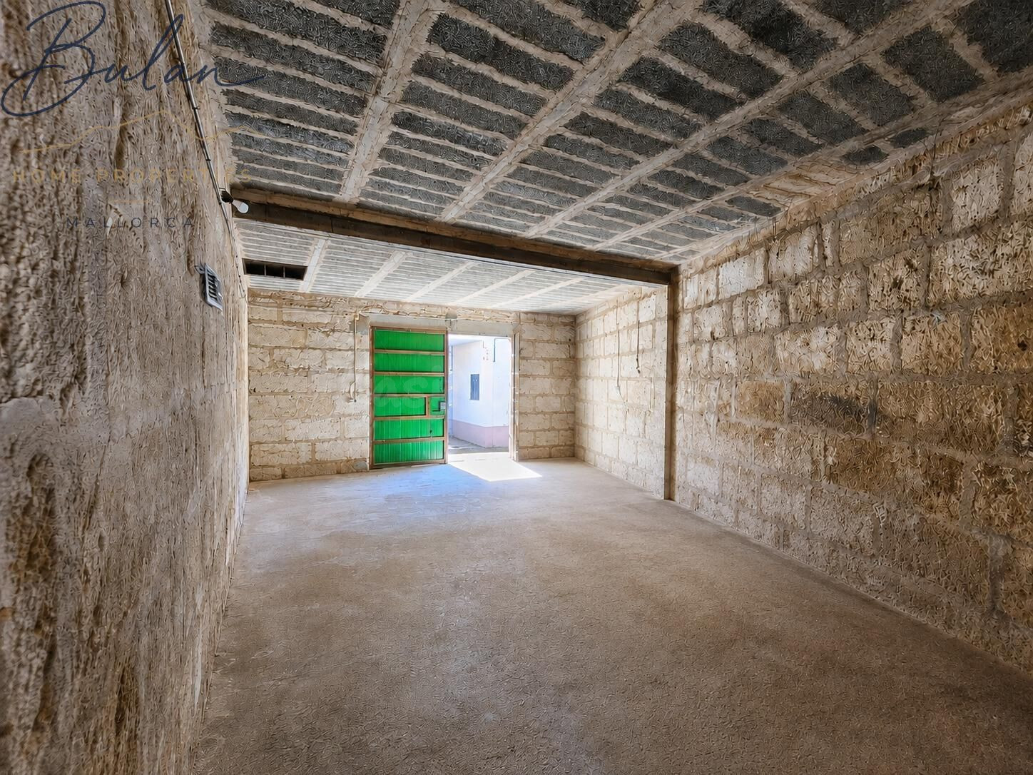 Casa de pueblo a reformar con 442 m2, gran garaje, terraza y patio en Campos