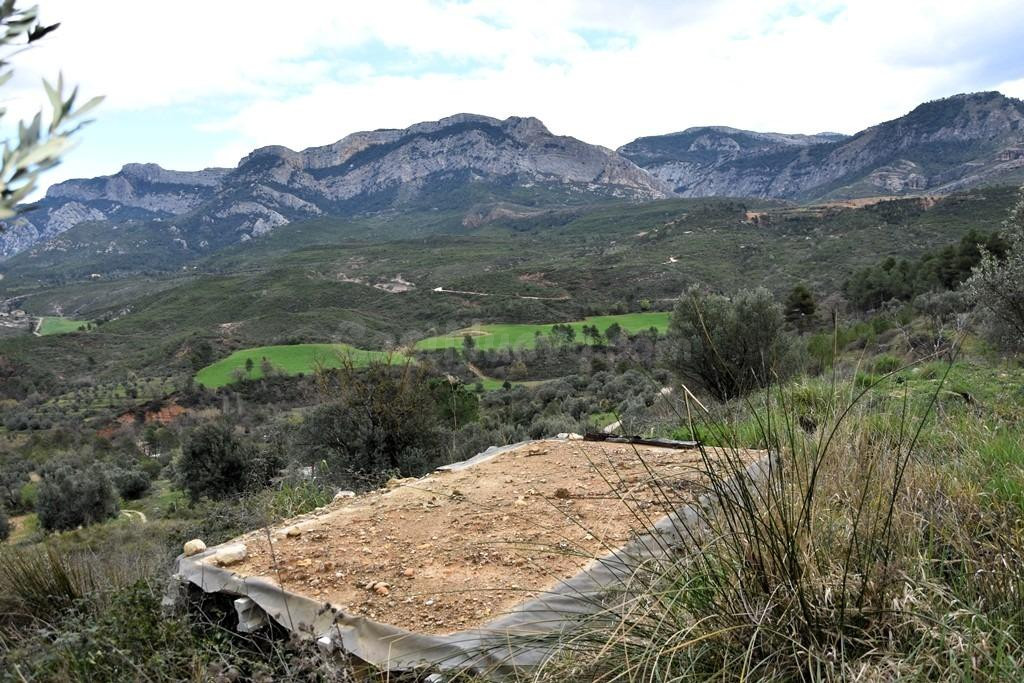 Finca en Horta de Sant Joan con manantial
