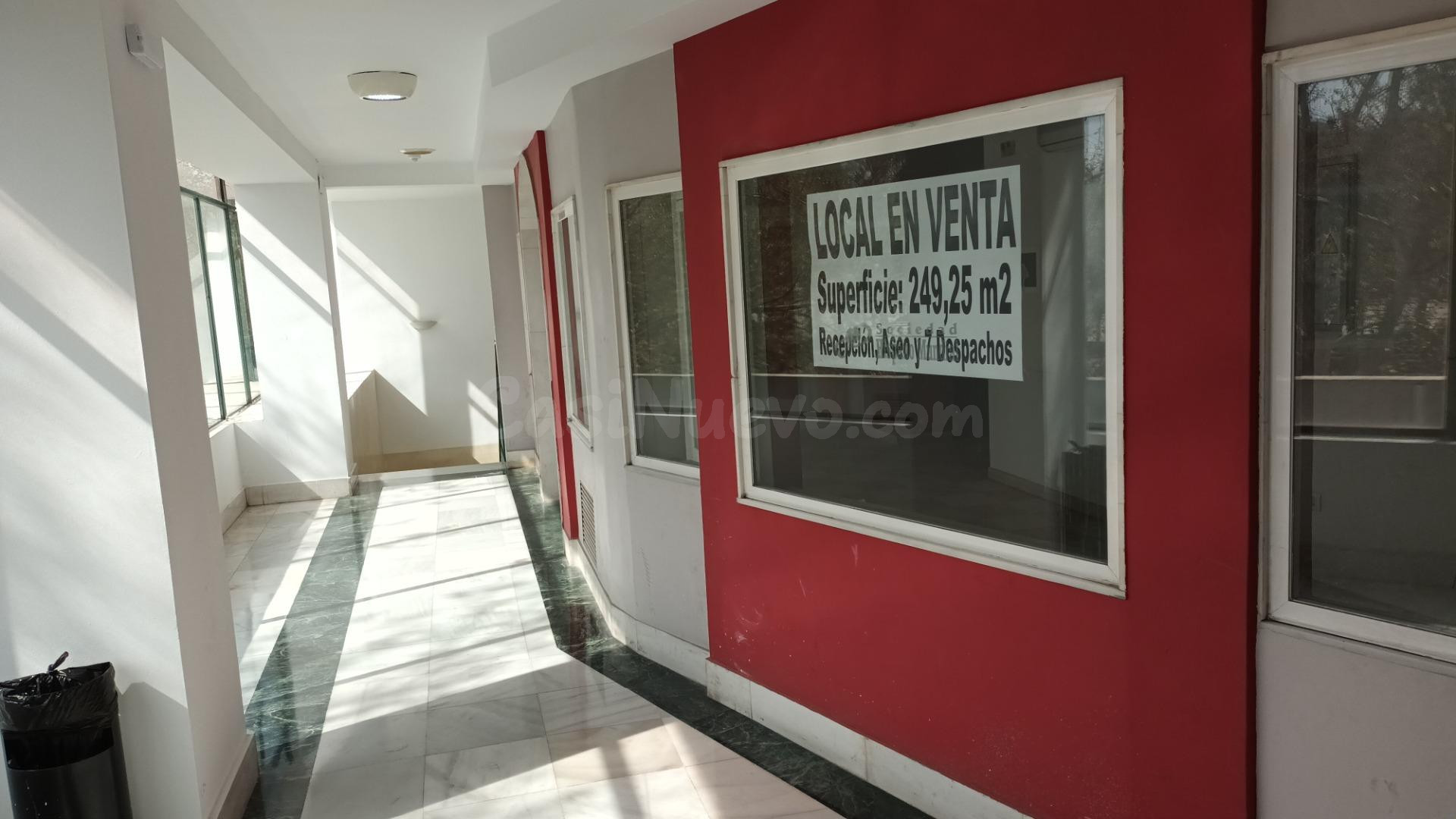 Local comercial 360m² en venta - San Antón