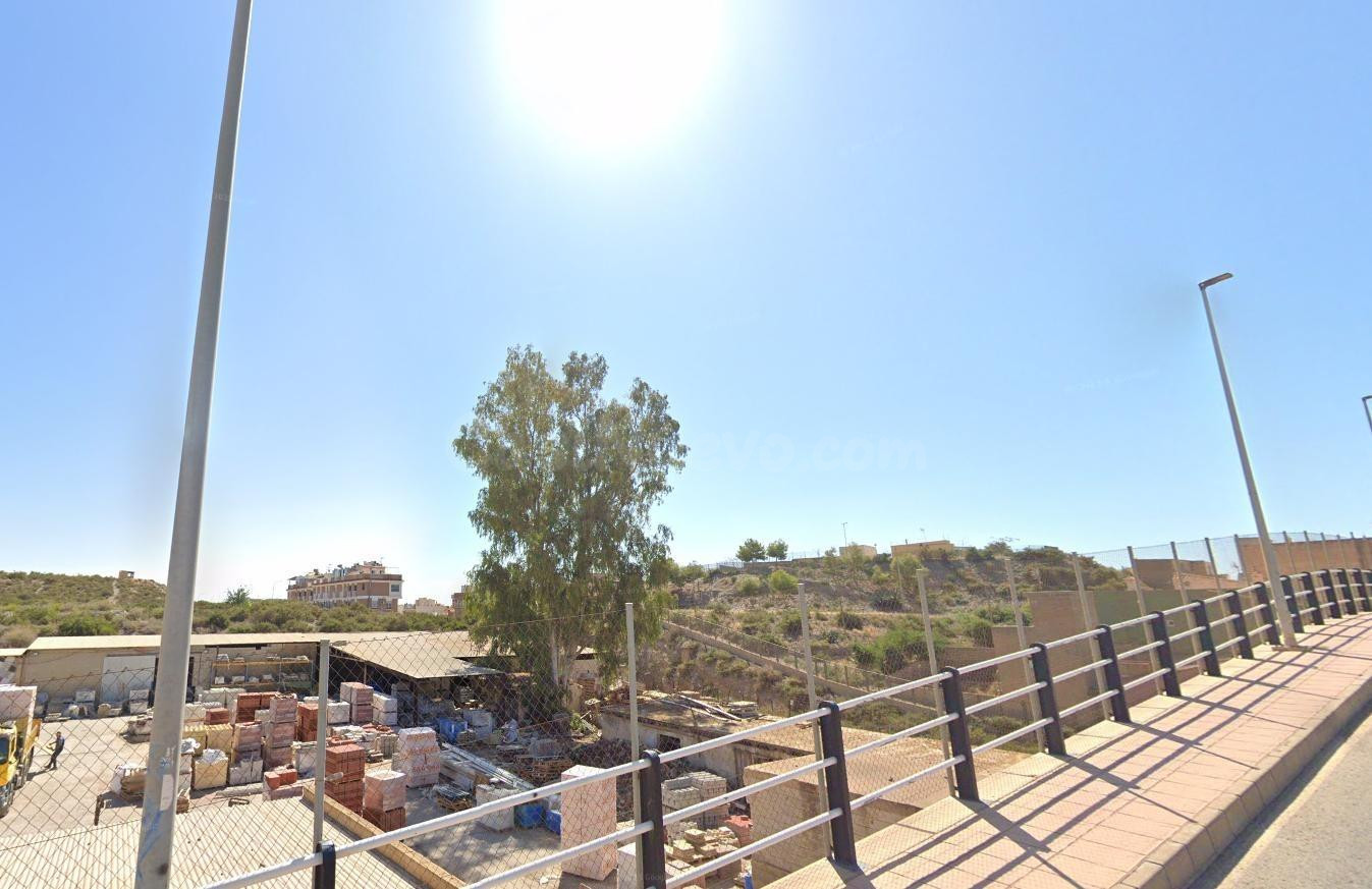 CASA EN AGUILAS