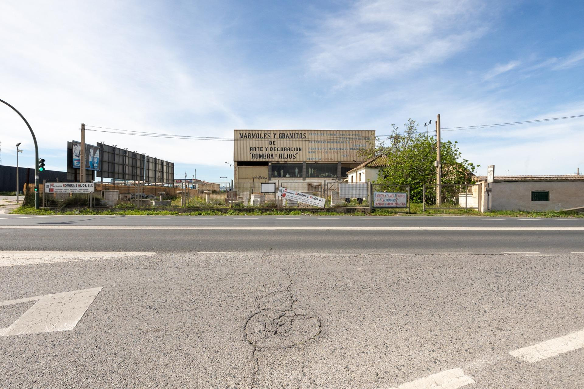 SE VENDE ESPECTACULAR NAVE INDUSTRIAL EN ATARFE