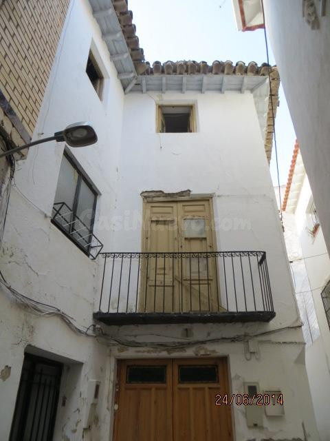 Casa de pueblo con historia en el corazón de Baza (Granada)