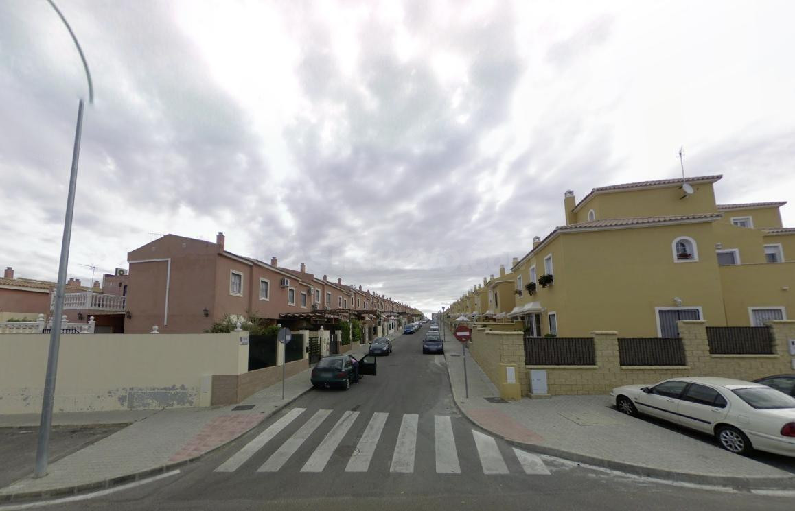 CASA ADOSADA EN MAIRENA DEL ALCOR