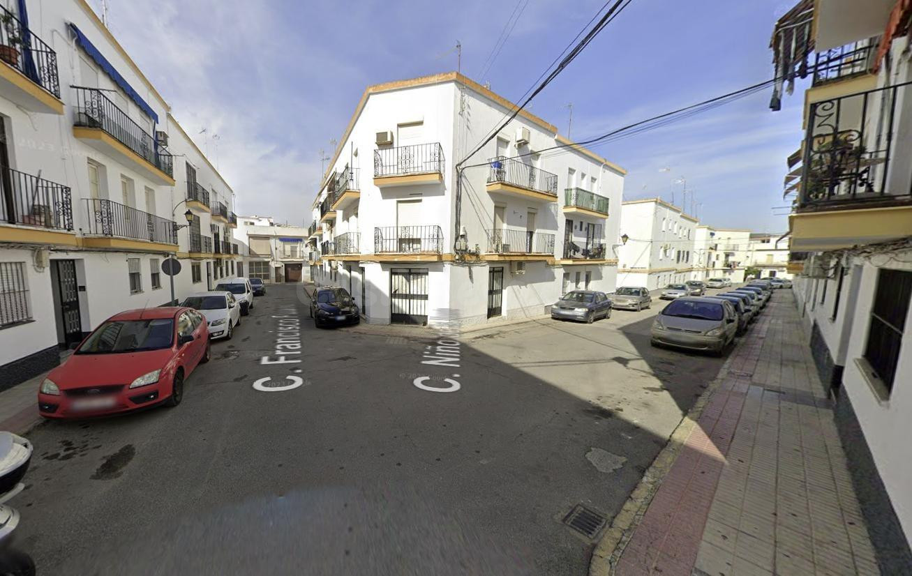 PISO EN LORA DEL RIO
