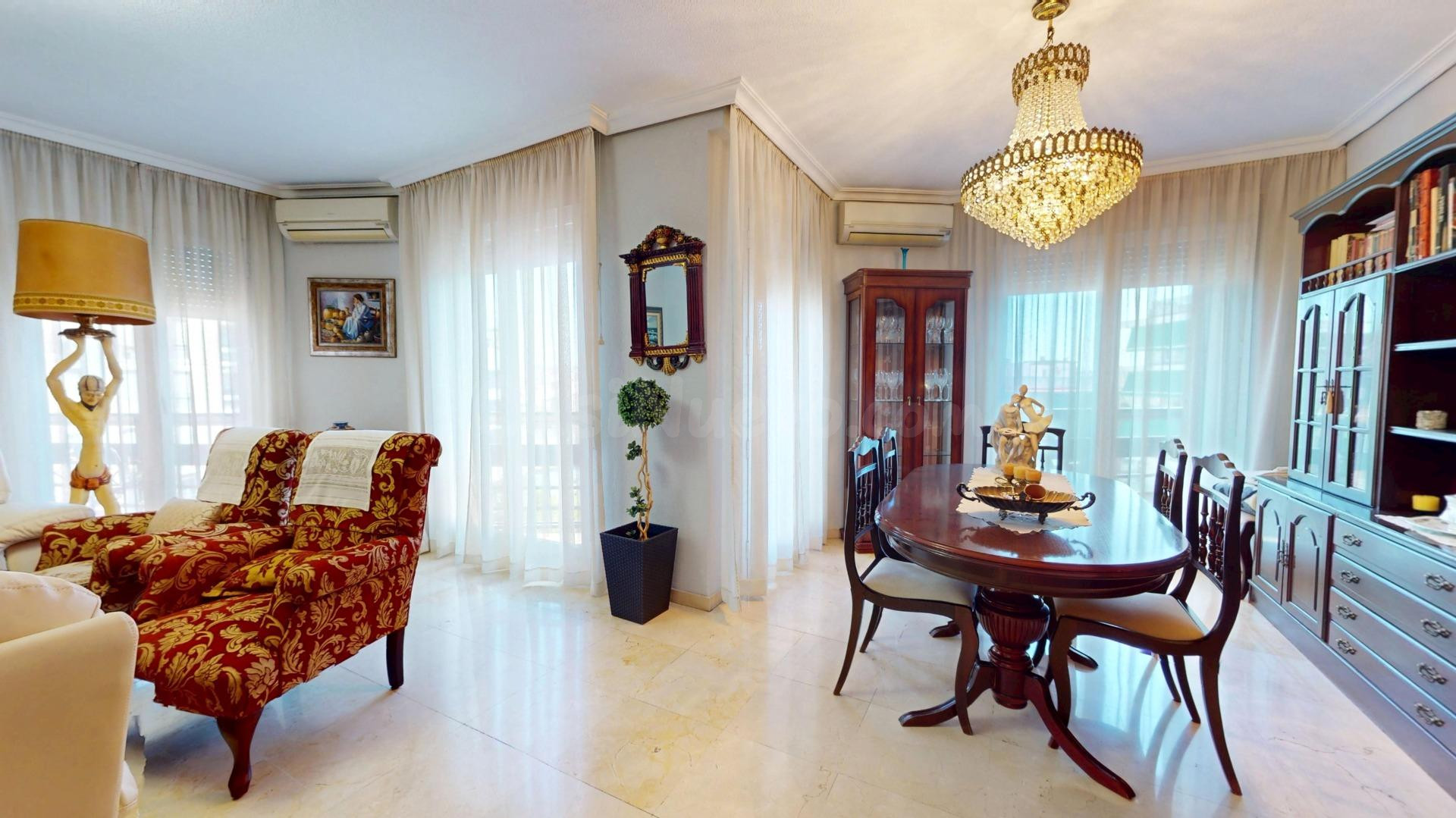 IMPRESIONANTE VIVIENDA EXTERIOR EN PLENA PLAZA DE COSTASOL