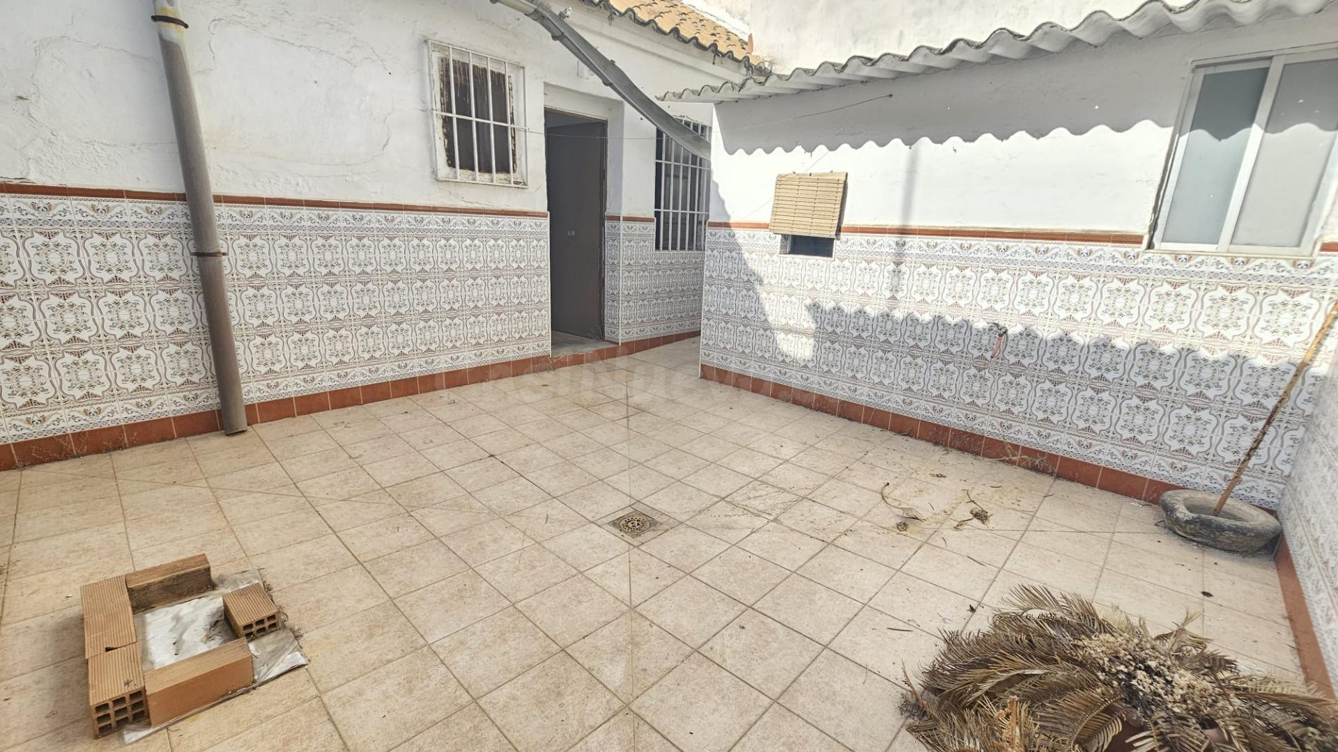 CASA EN CAÑERO CON PATIO, PROYECTO DE REFORMA Y GRAN POTENCIAL