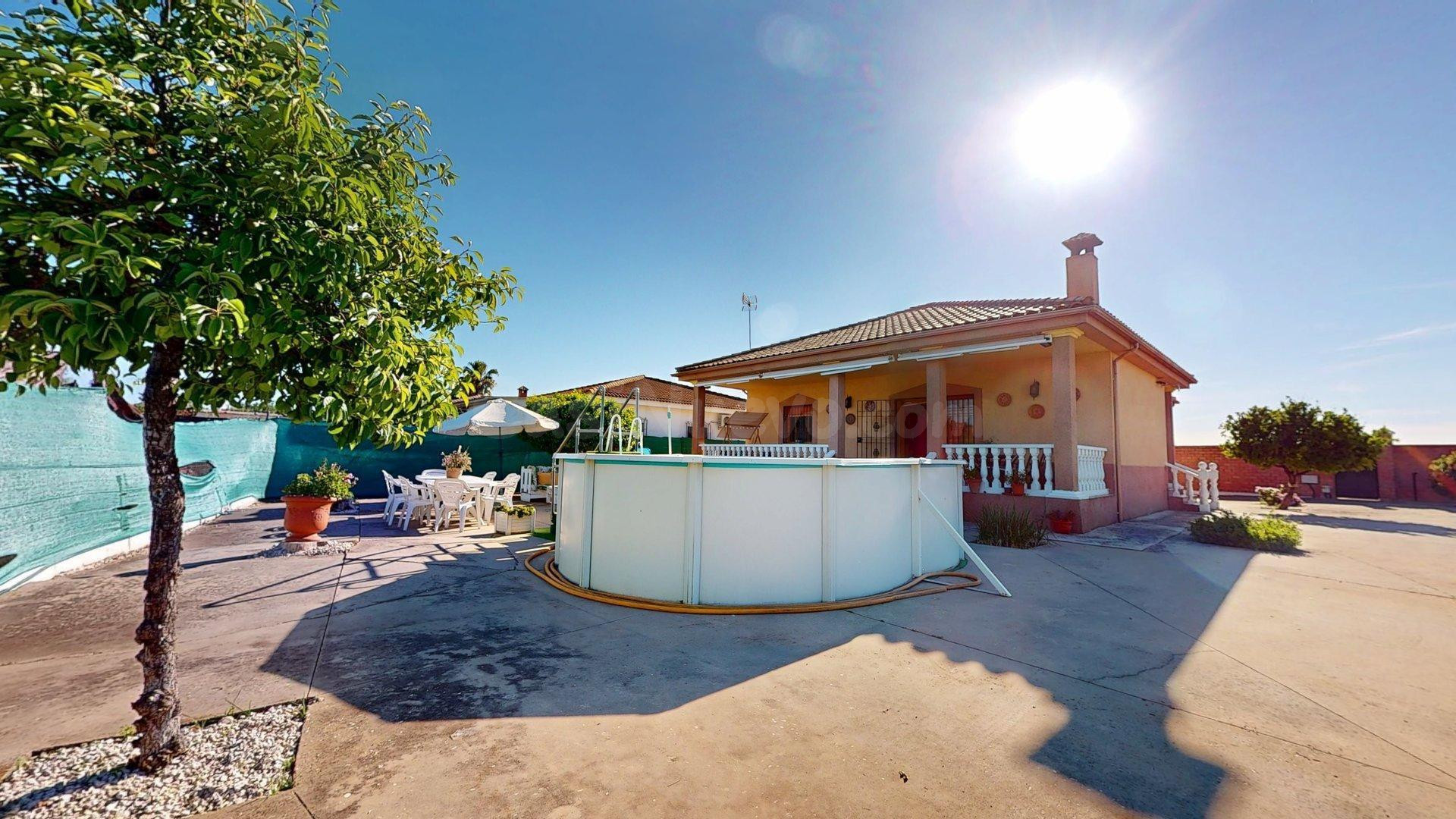 PARCELA EN PROINDIVISO CON VIVIENDA Y EXCELENTES ZONAS COMUNES EN AVDA. DEL AEROPUERTO
