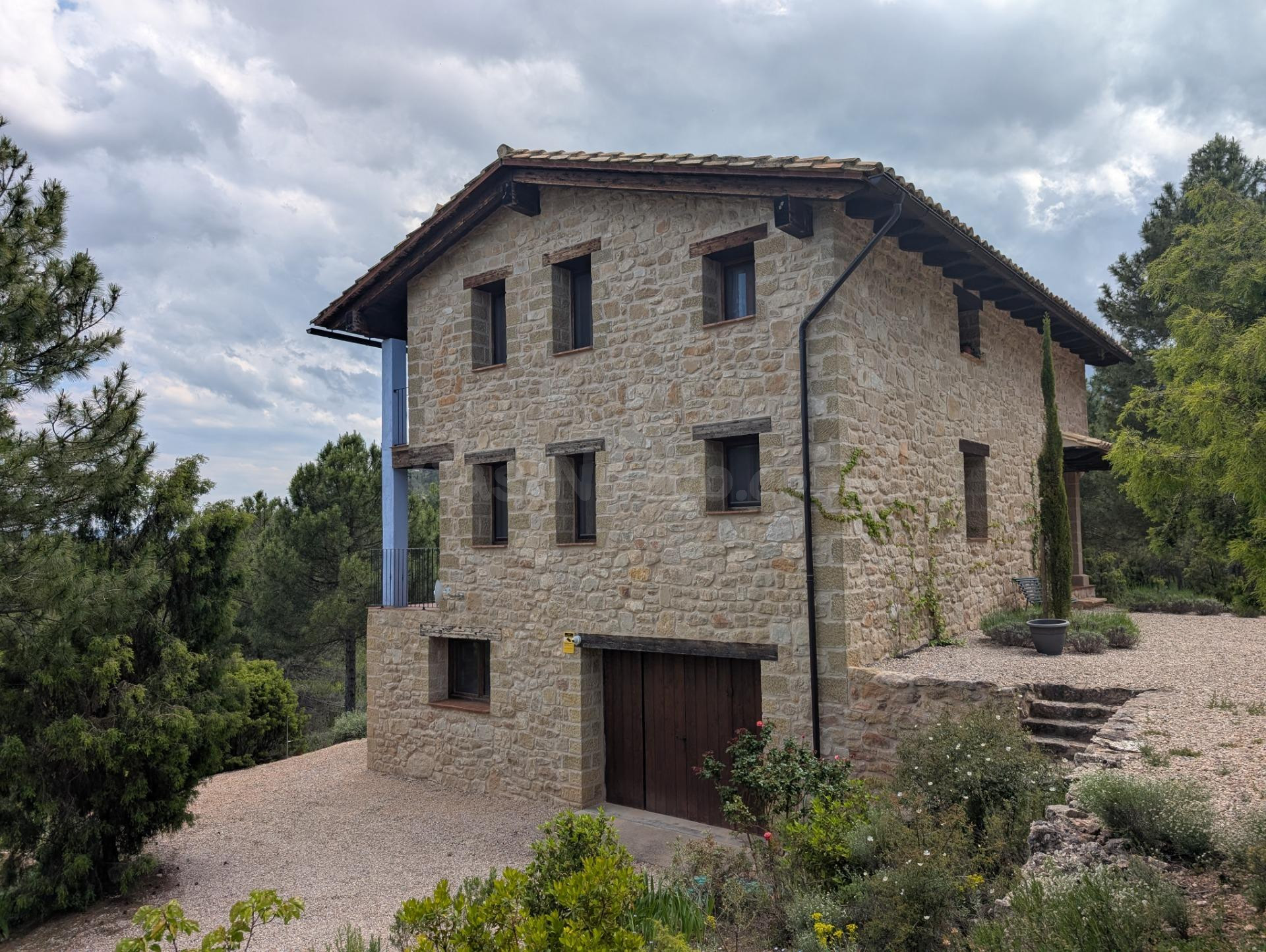 Finca rústica con masía en Monroyo