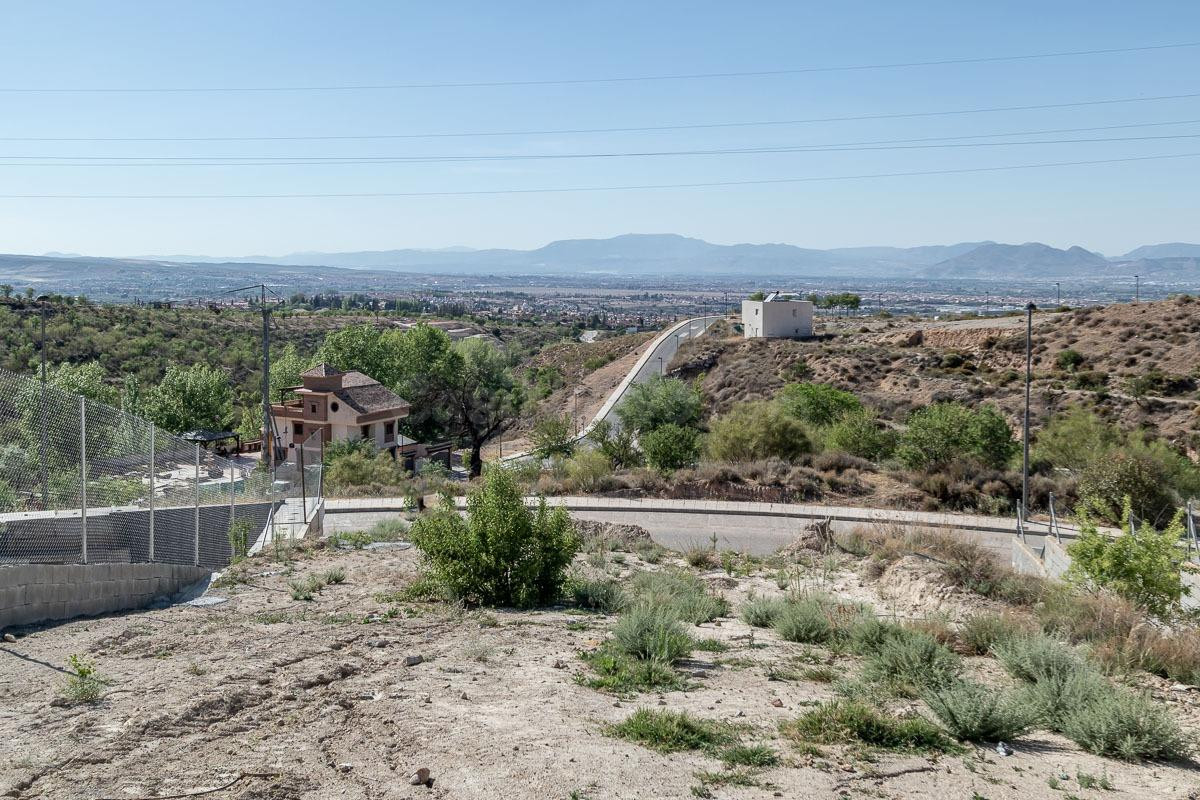 SOLAR URBANO EN ALTOS DE LA ZUBIA CON MAGNÍFICAS VISTAS