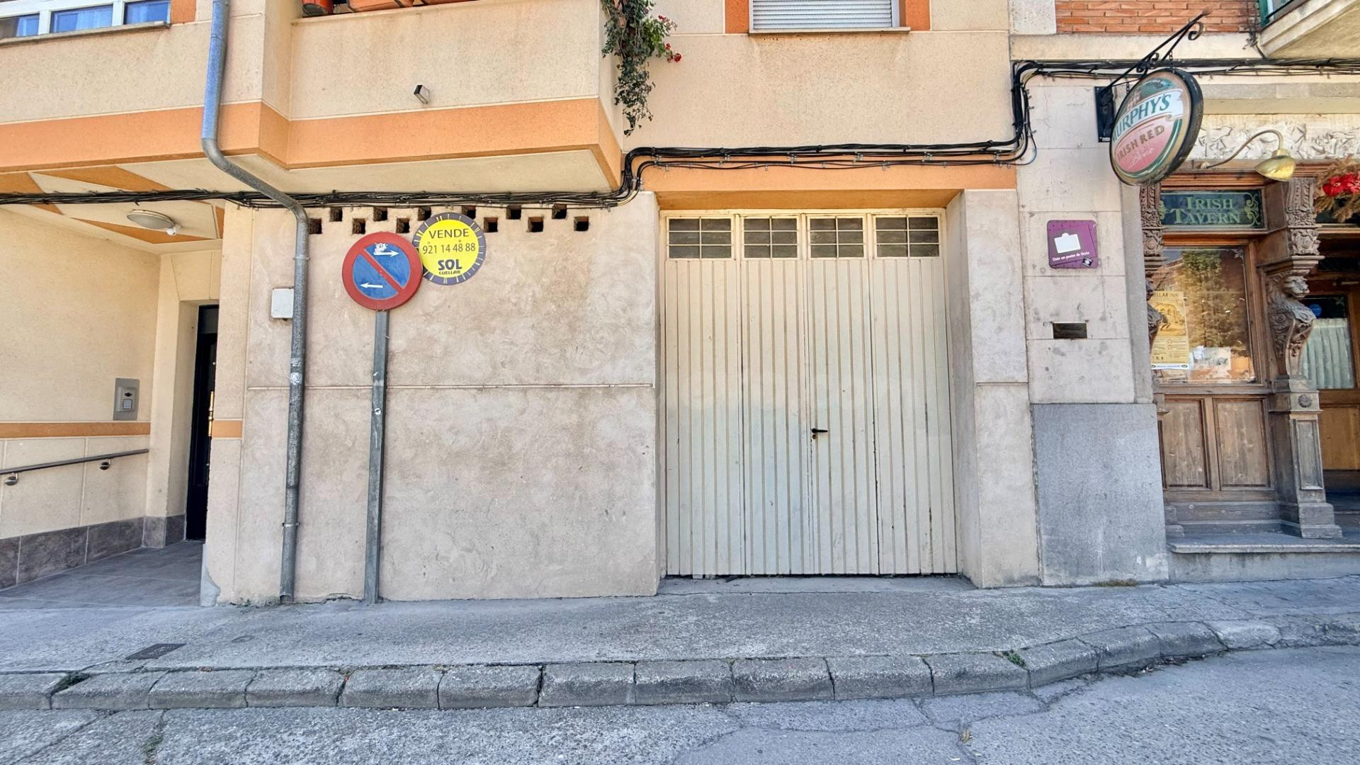 Venta de local en Plaza Huerta Herrera de Cuéllar. Muy céntrico. Ref. 685