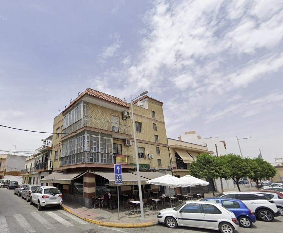 PISO EN DOS HERMANAS