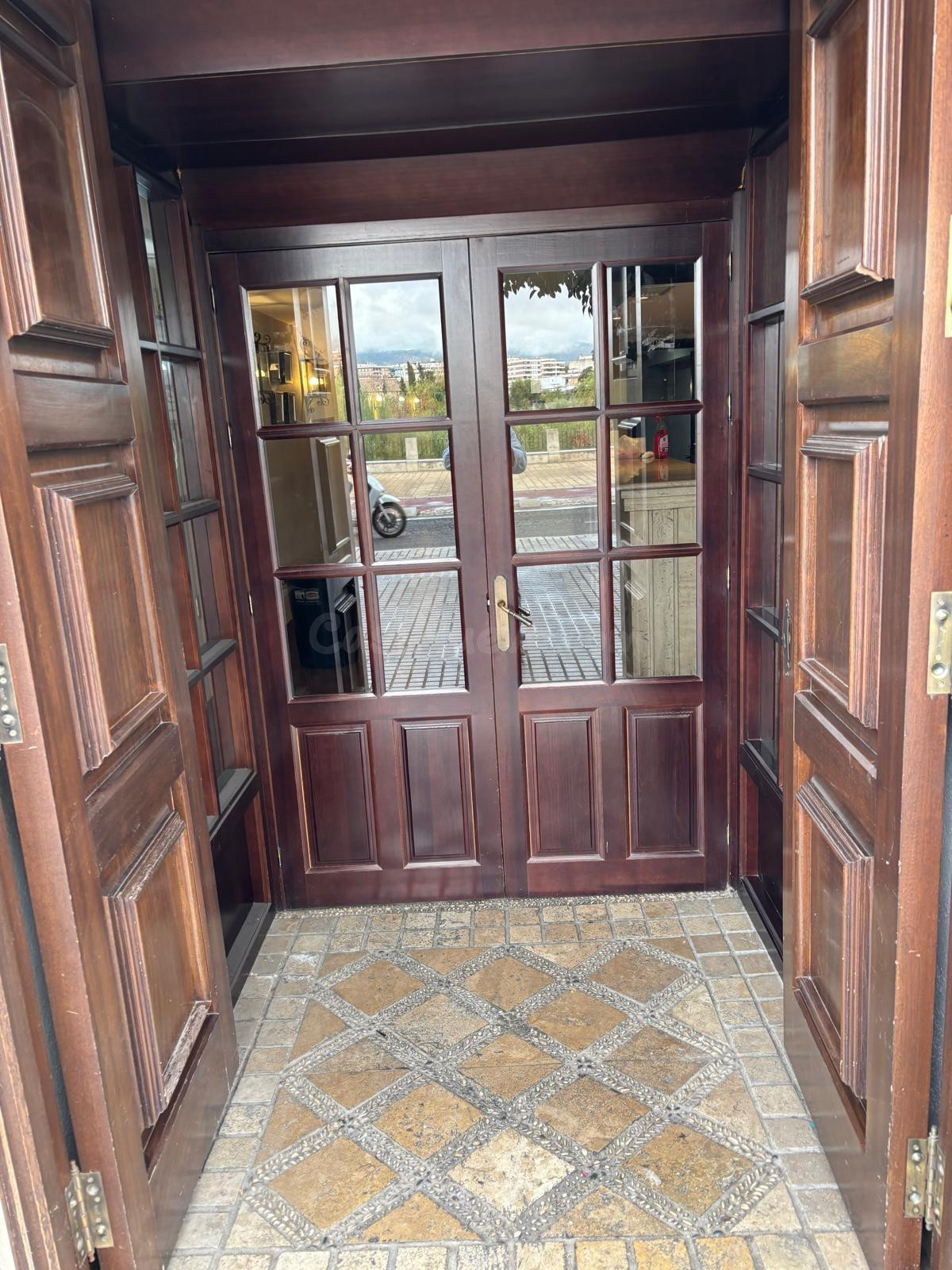 Local Comercial Junto al Hesperia - Oportunidad Única