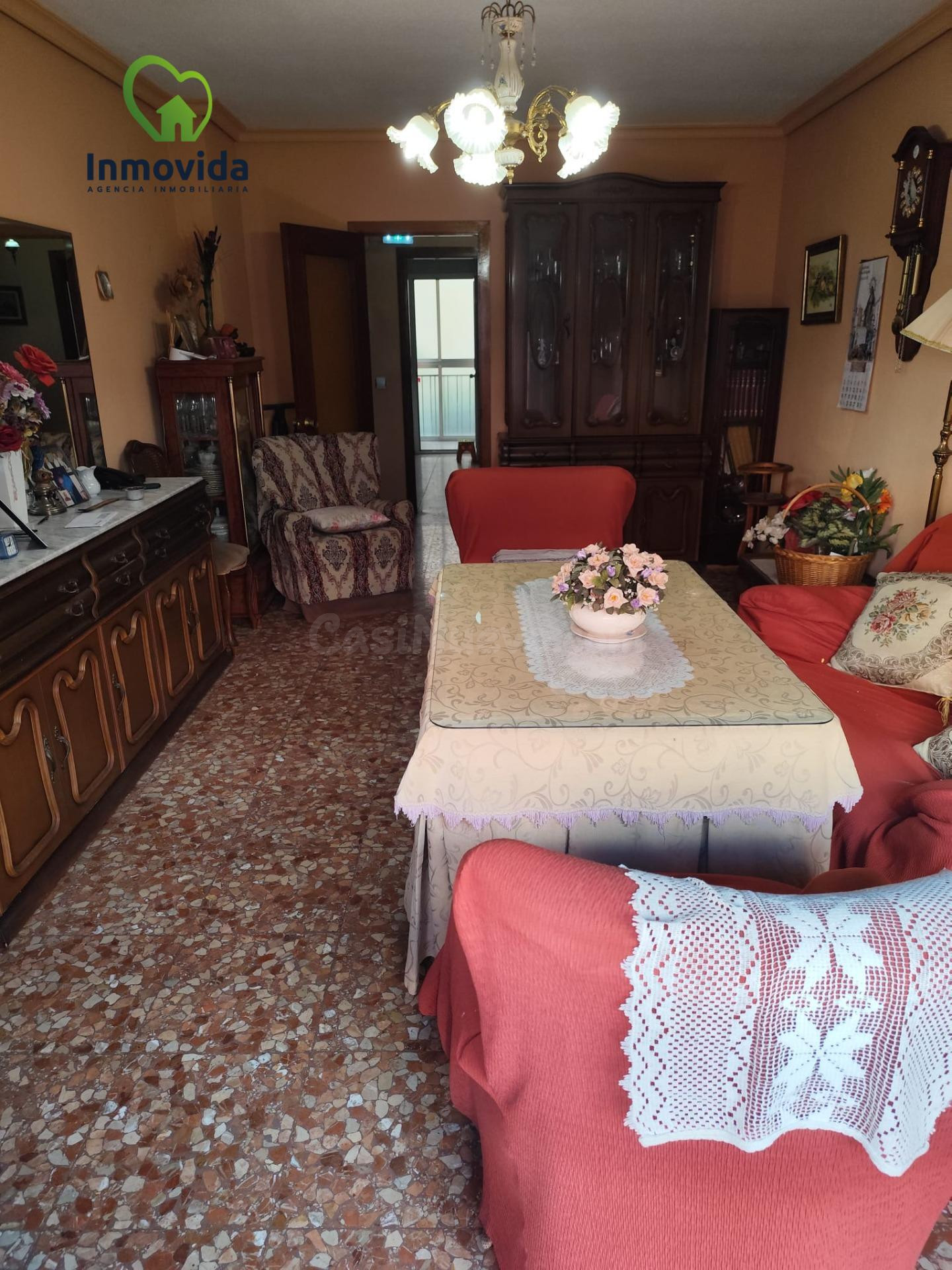 Piso en Huerta de la Reina con plaza de garaje, por solo €250,000