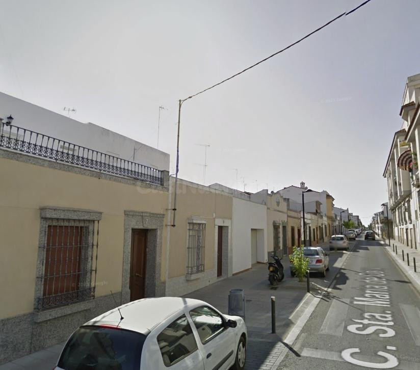 CASA EN ALMENDRALEJO