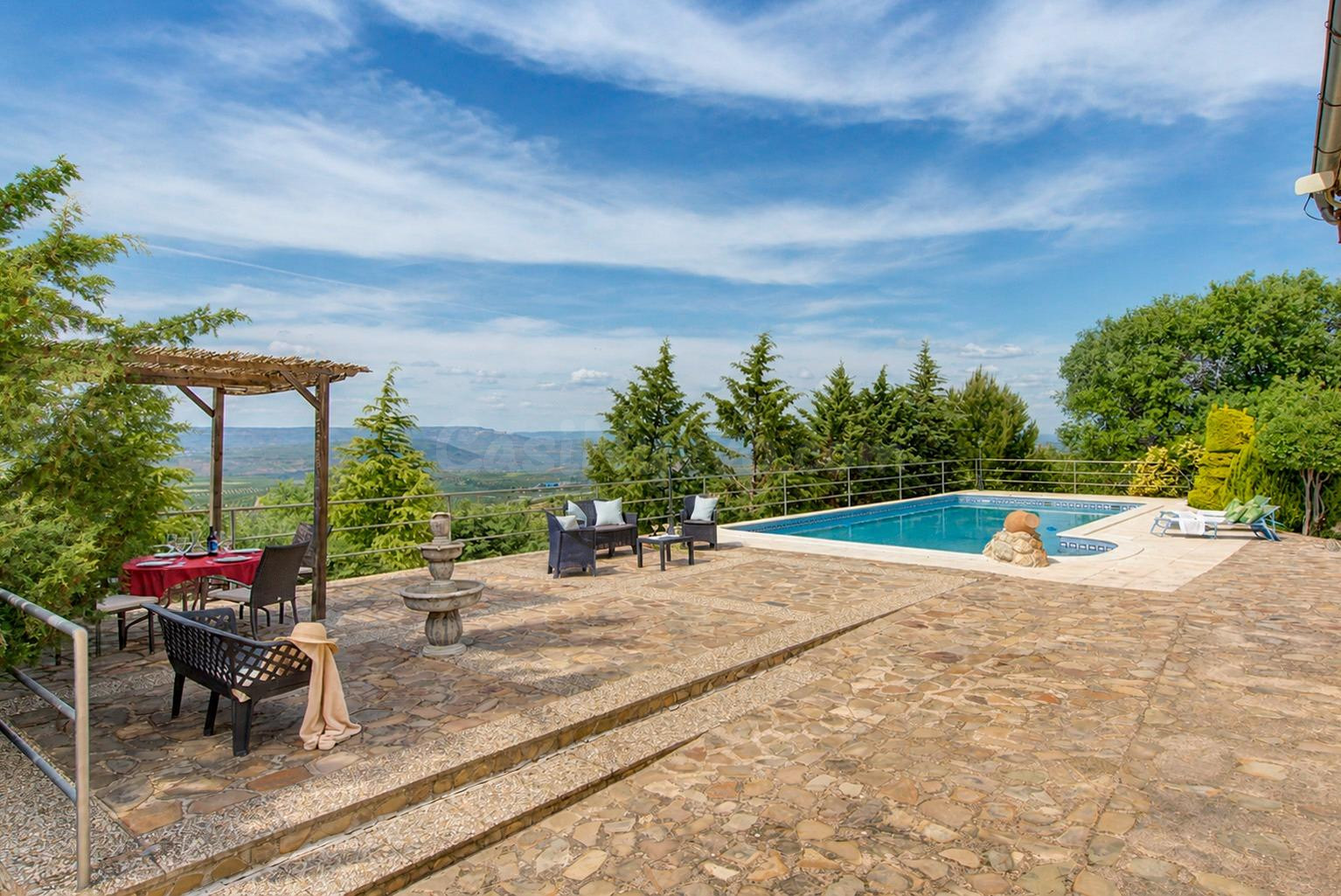 Exclusiva finca privada con viñedo y cortijo en Cazorla.