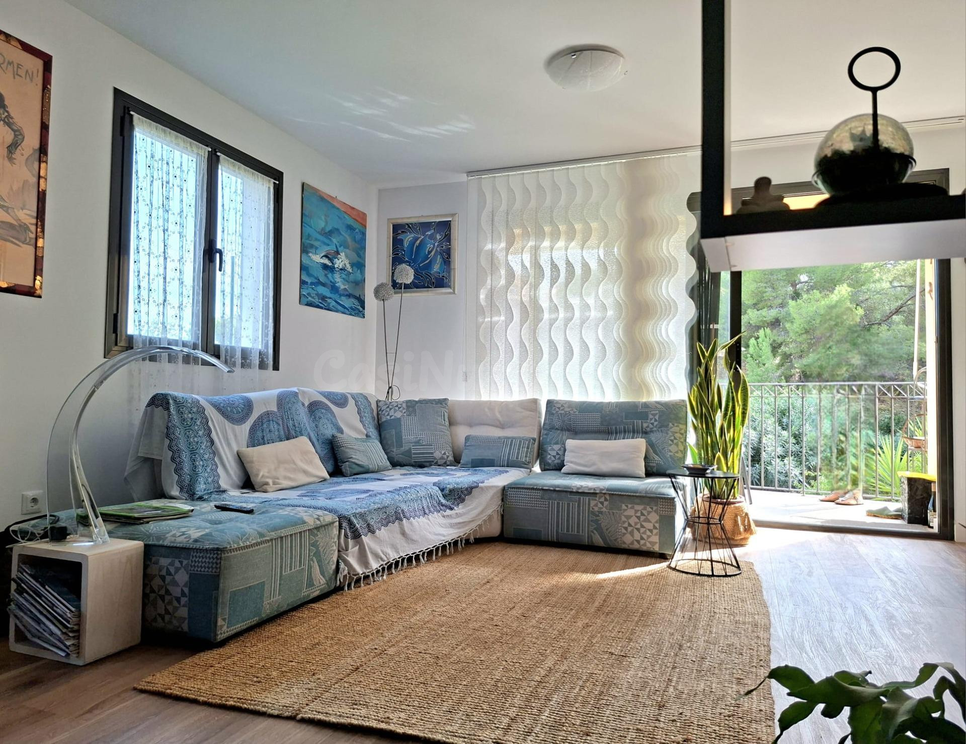 ¡Exclusiva planta baja con jardín privado en Camp de Mar! ✨