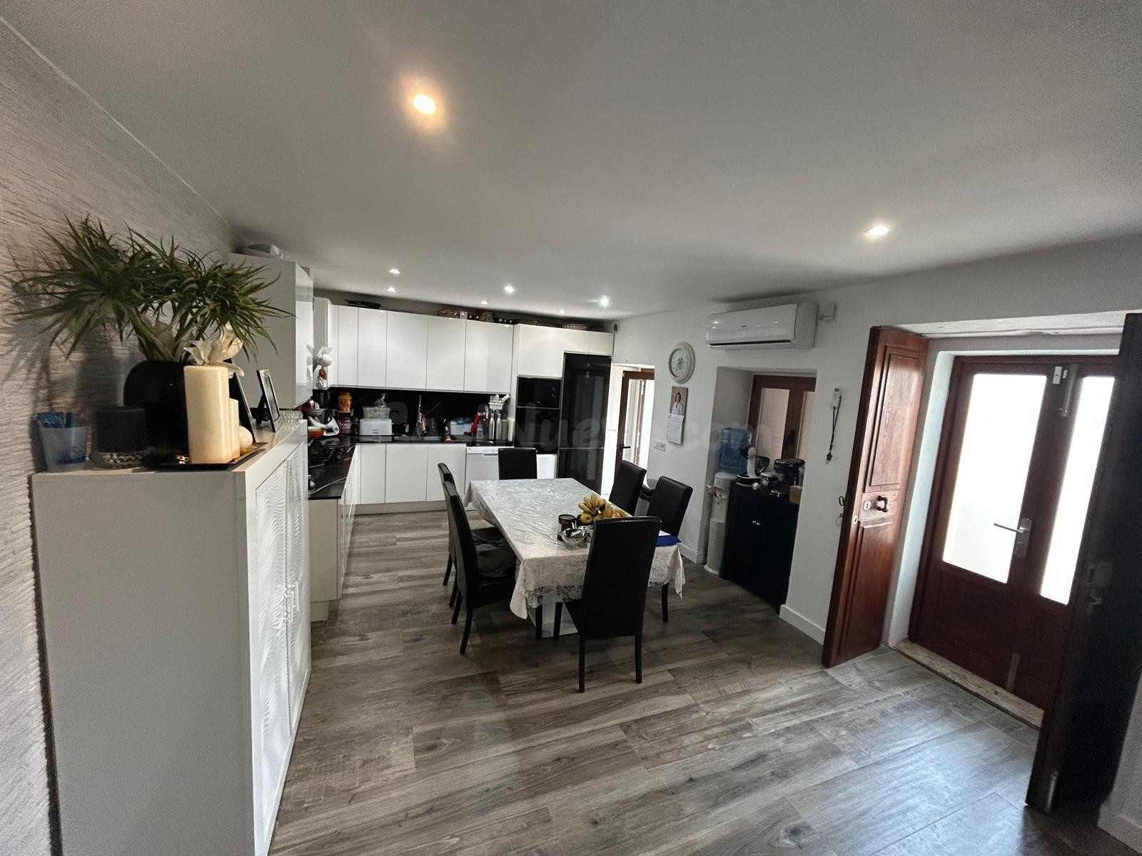 Encantadora casa de pueblo con terraza y gran potencial en el corazón de Andratx